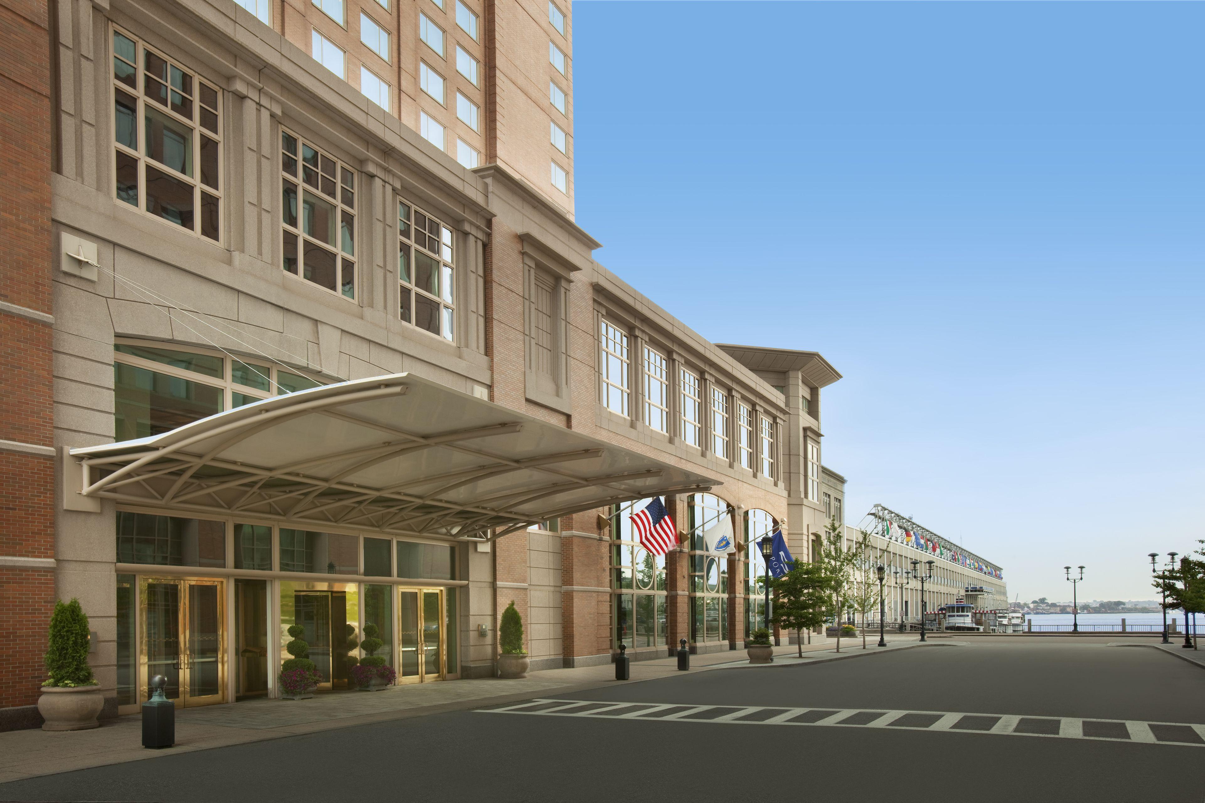 Seaport Hotel 4*