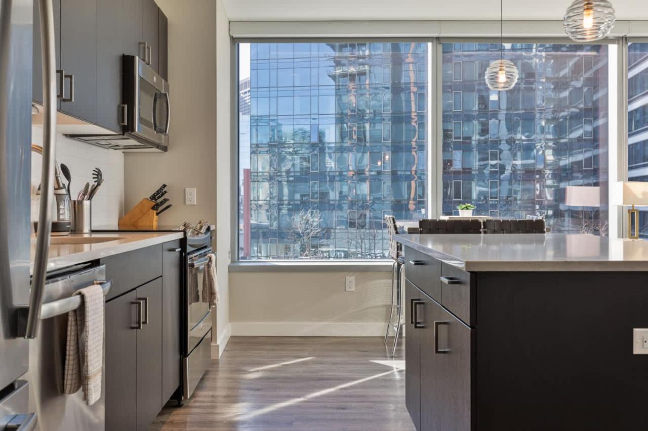 Luxury With Harbor Views Apartment *