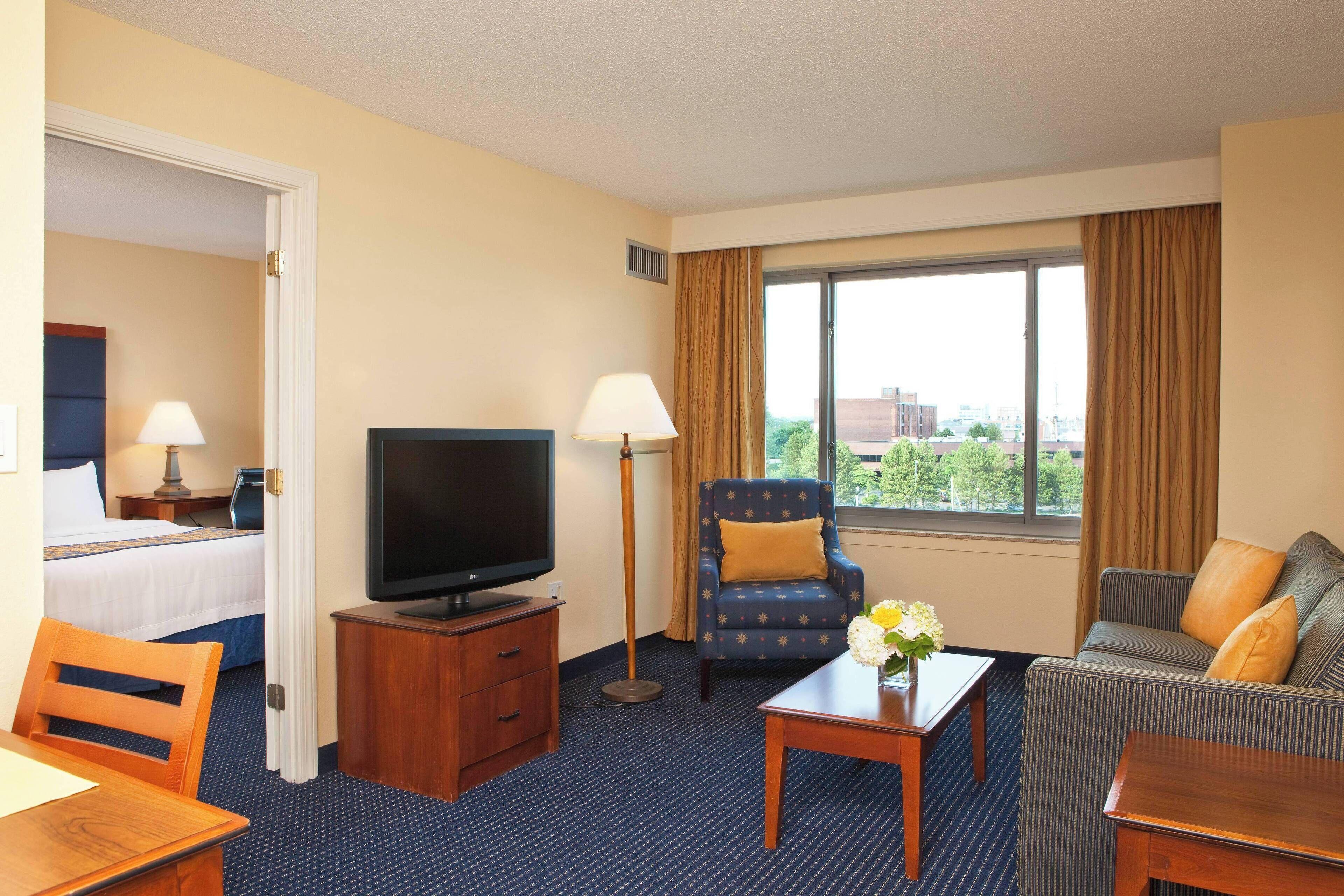 Hotel By Marriott Harbor On Tudor Wharf Boston