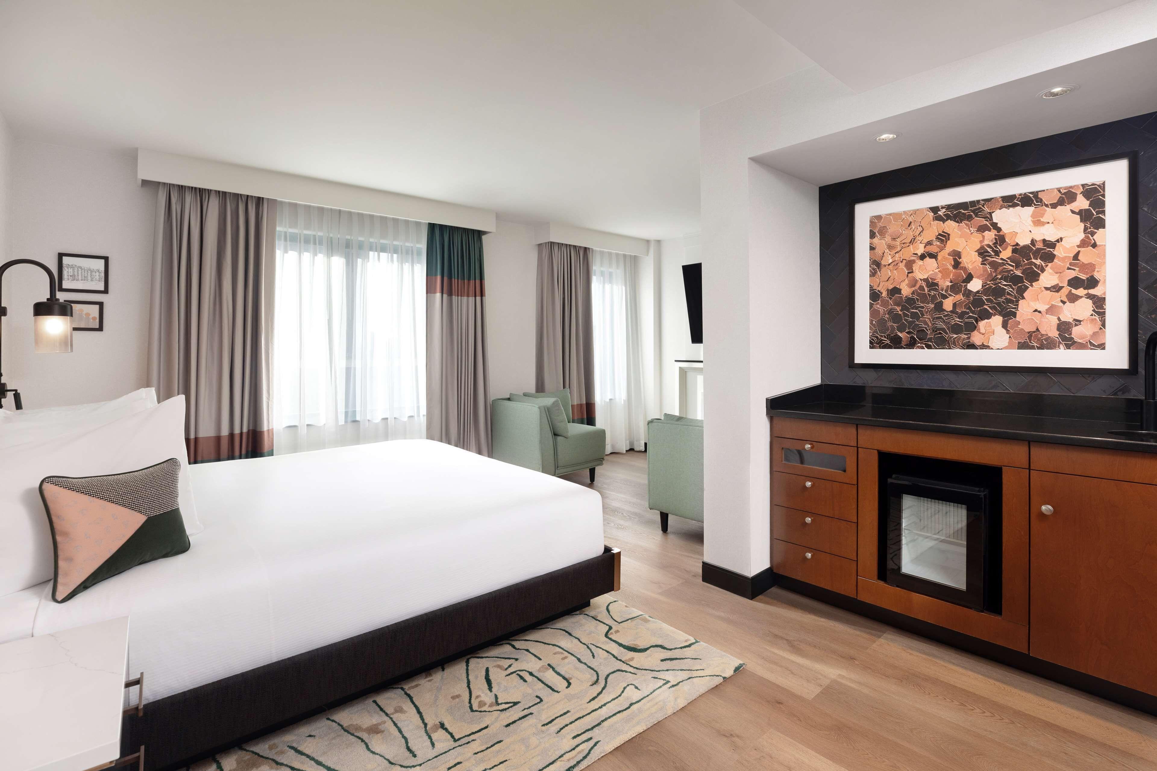 Pennyweight Boston, Curio Collection By Hilton Hotel Boston