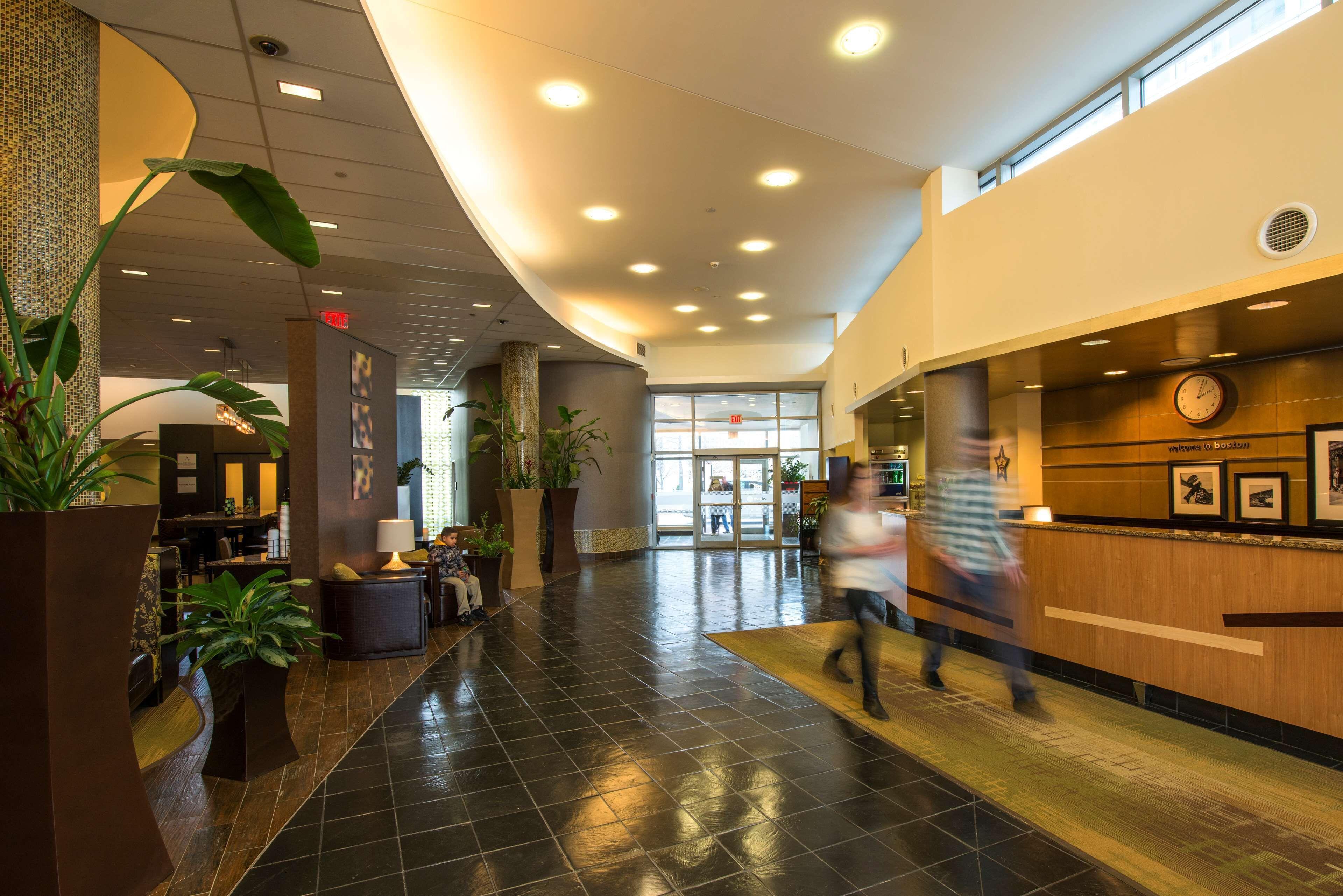 Hampton & Crosstown Center 3* Boston