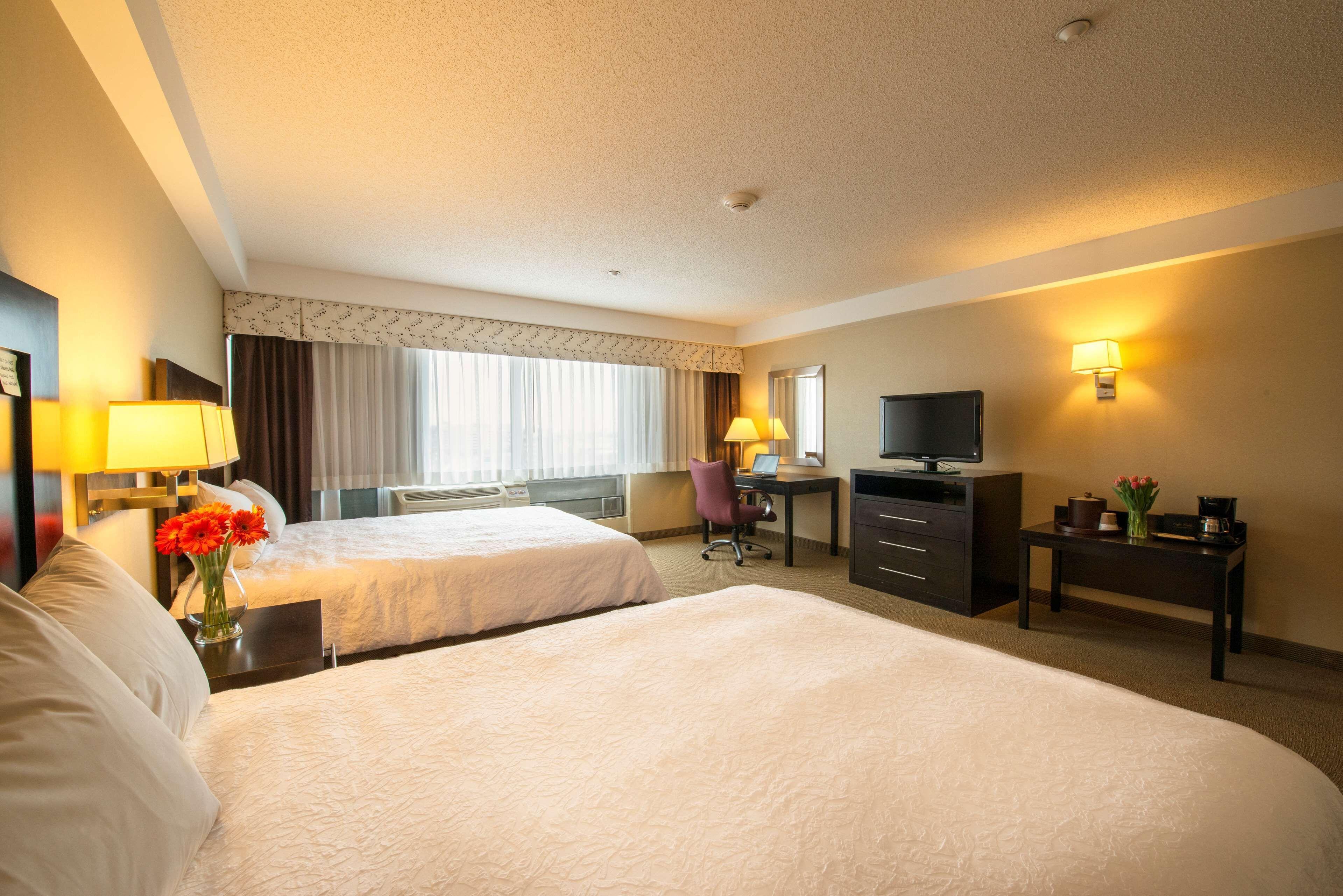 Hampton & Crosstown Center 3*
