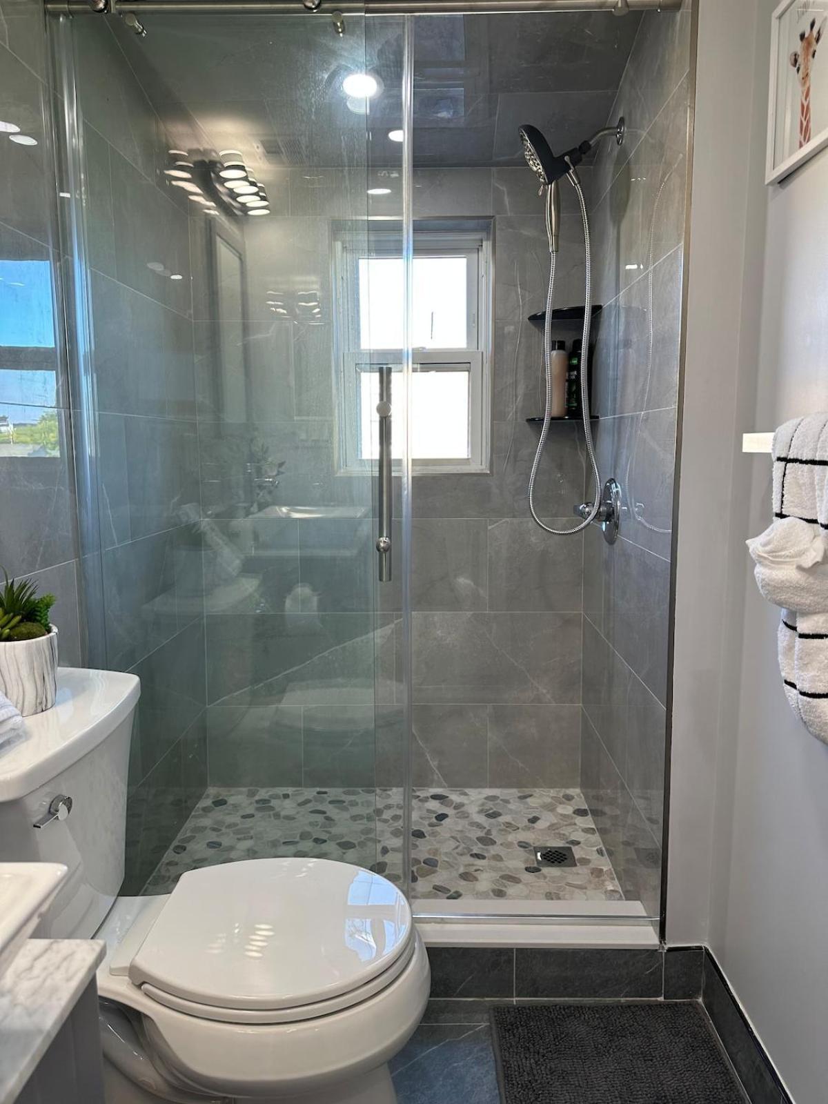 85c Brand New 3brwalk To Transit, Near Apartment *