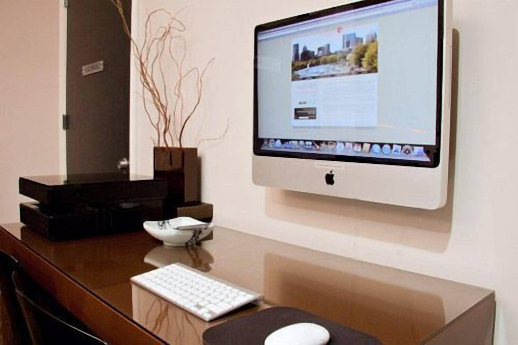 At St. Botolph 3* Boston