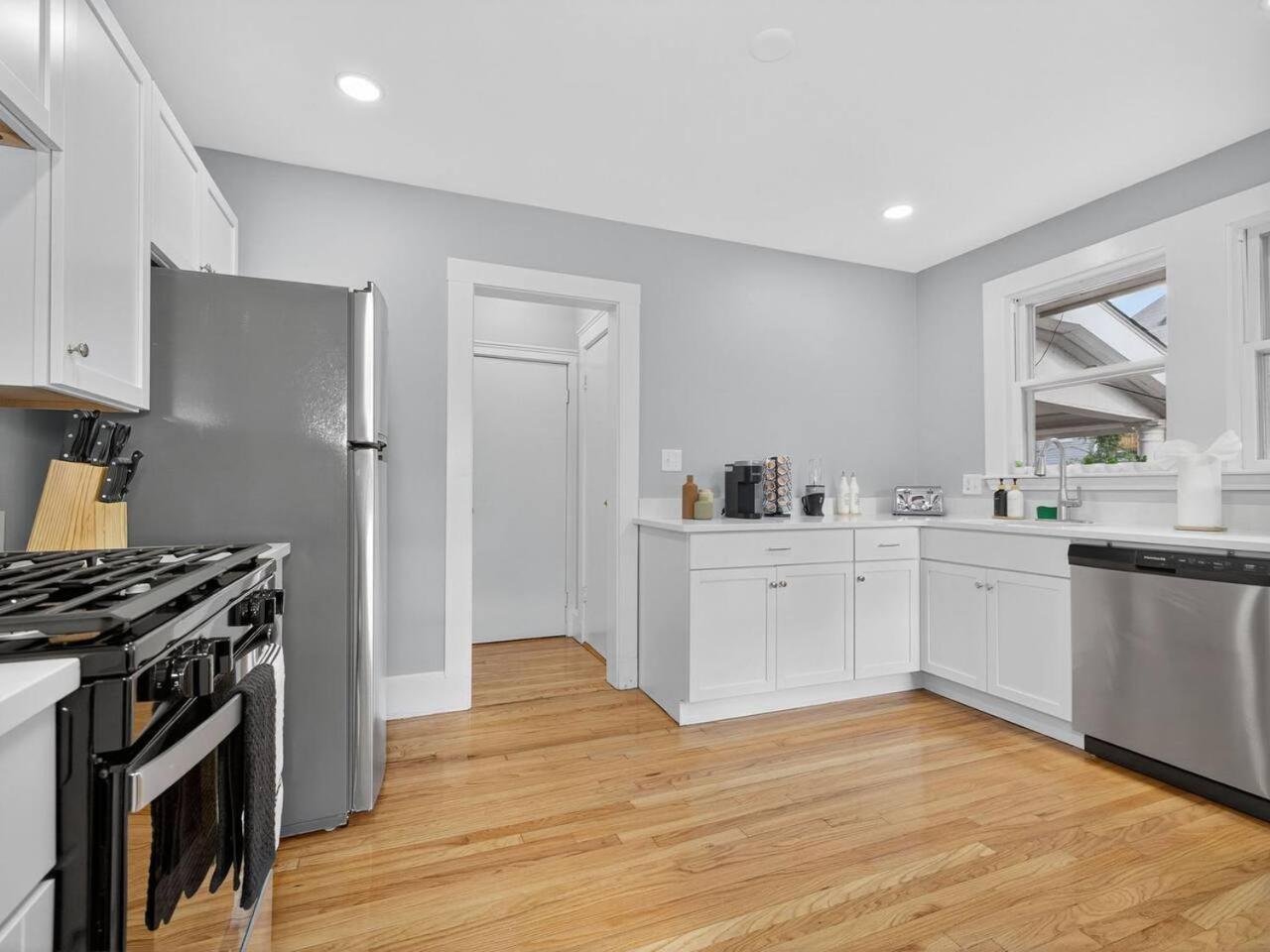 Vintage 5br In With Free Parking Apartment Boston