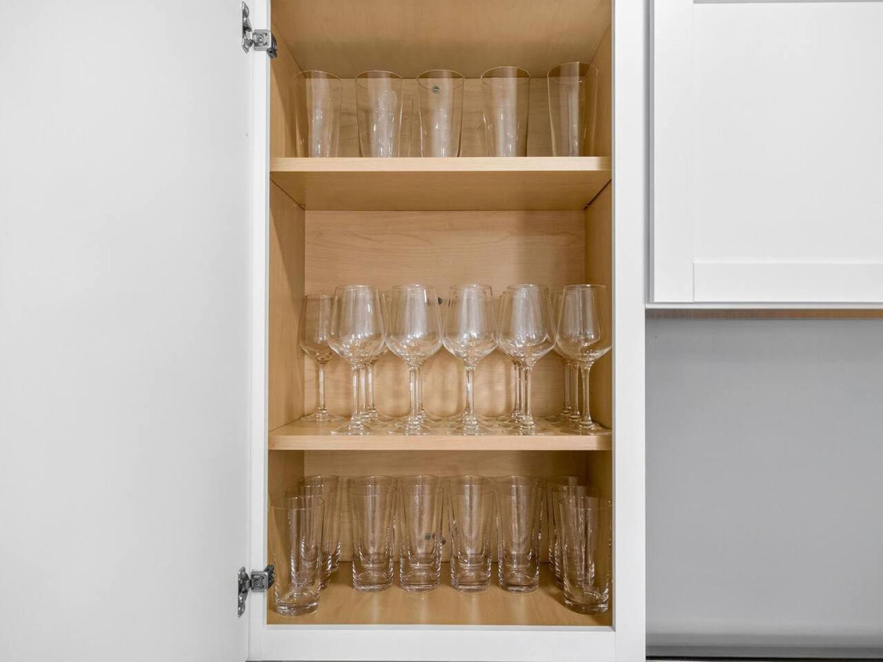 Vintage 5br In With Free Parking Apartment *