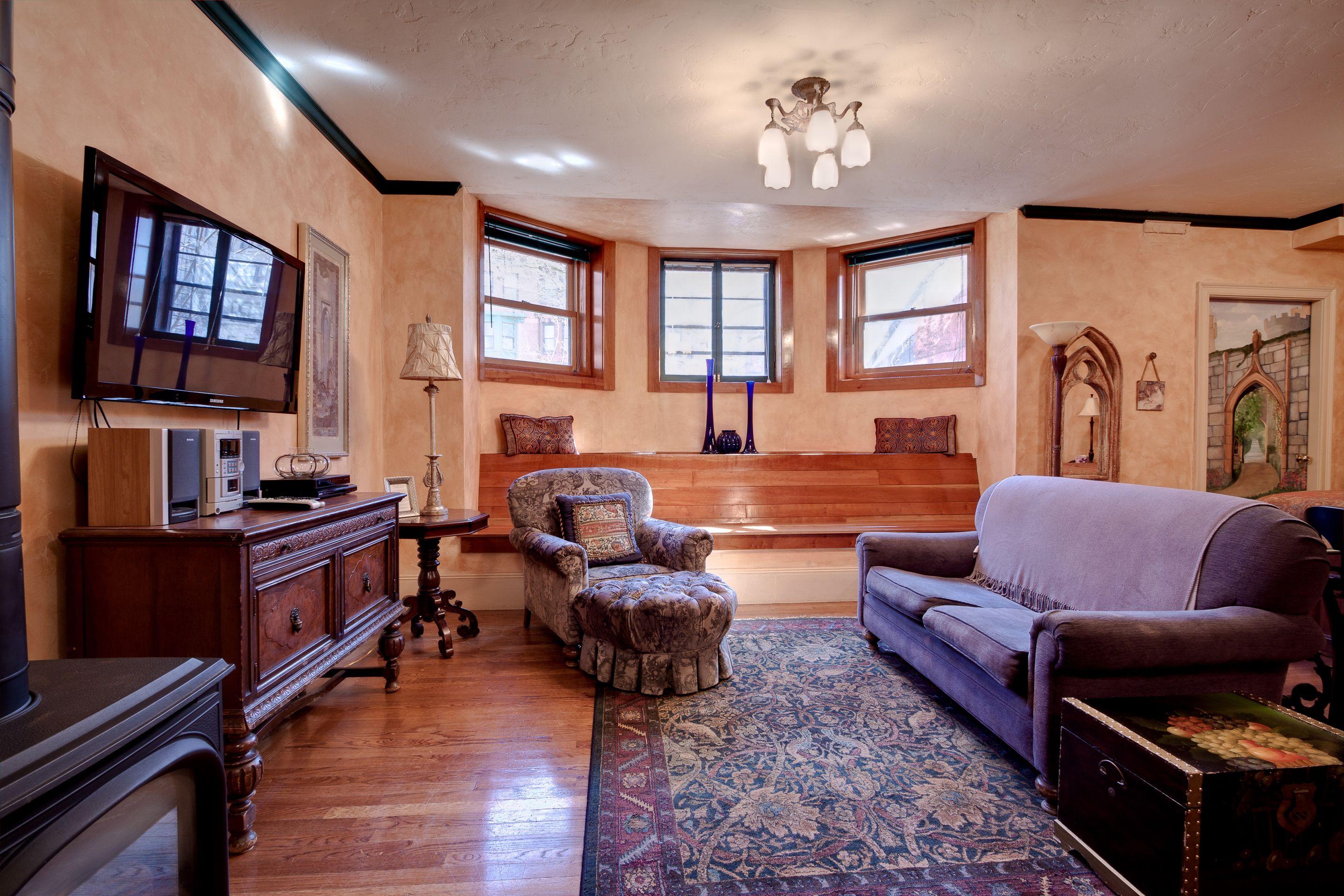 The Gryphon House 3* Boston