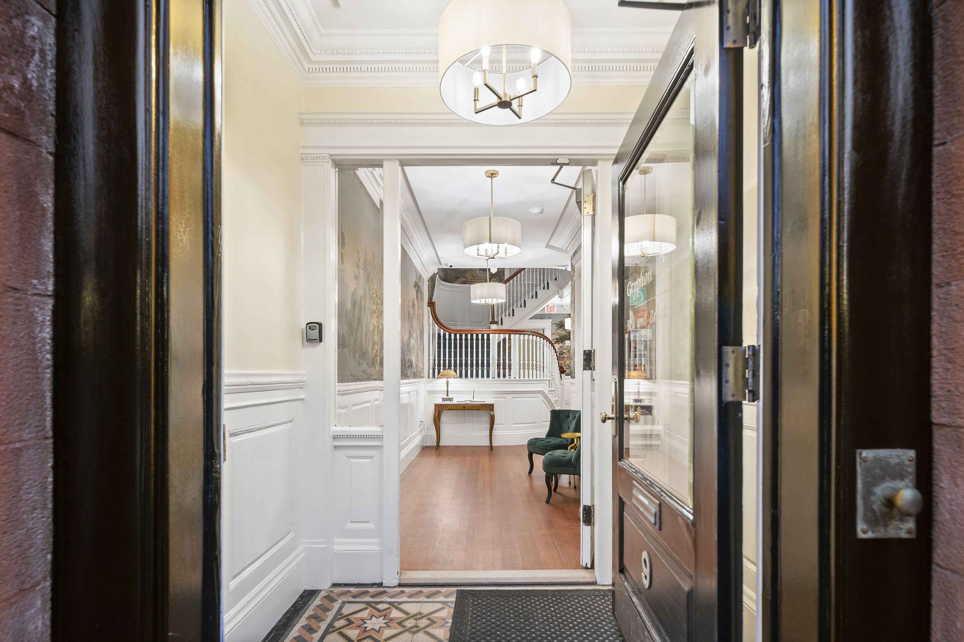 The Gryphon House 3*