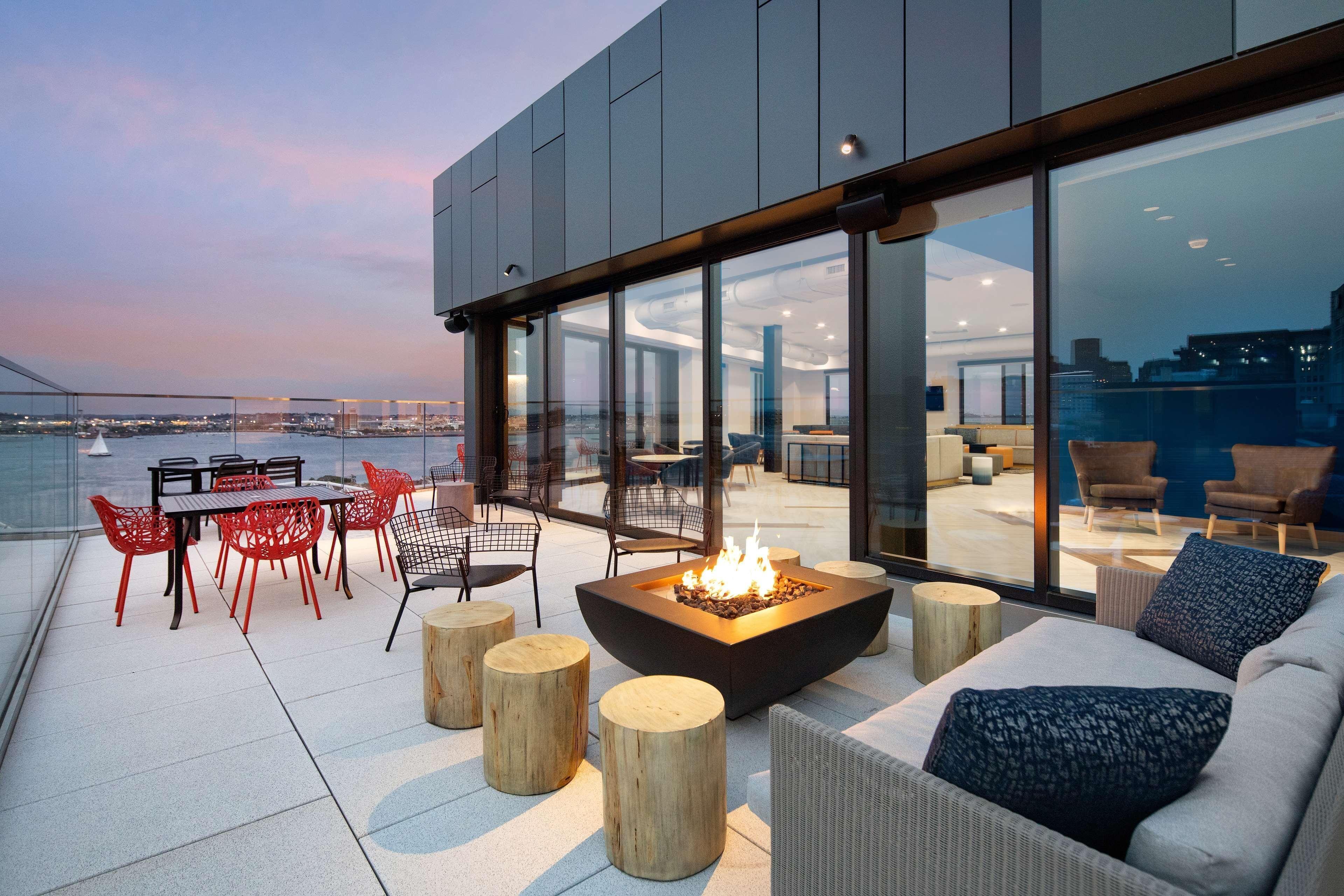 Hyatt Place Boston/seaport District 3*