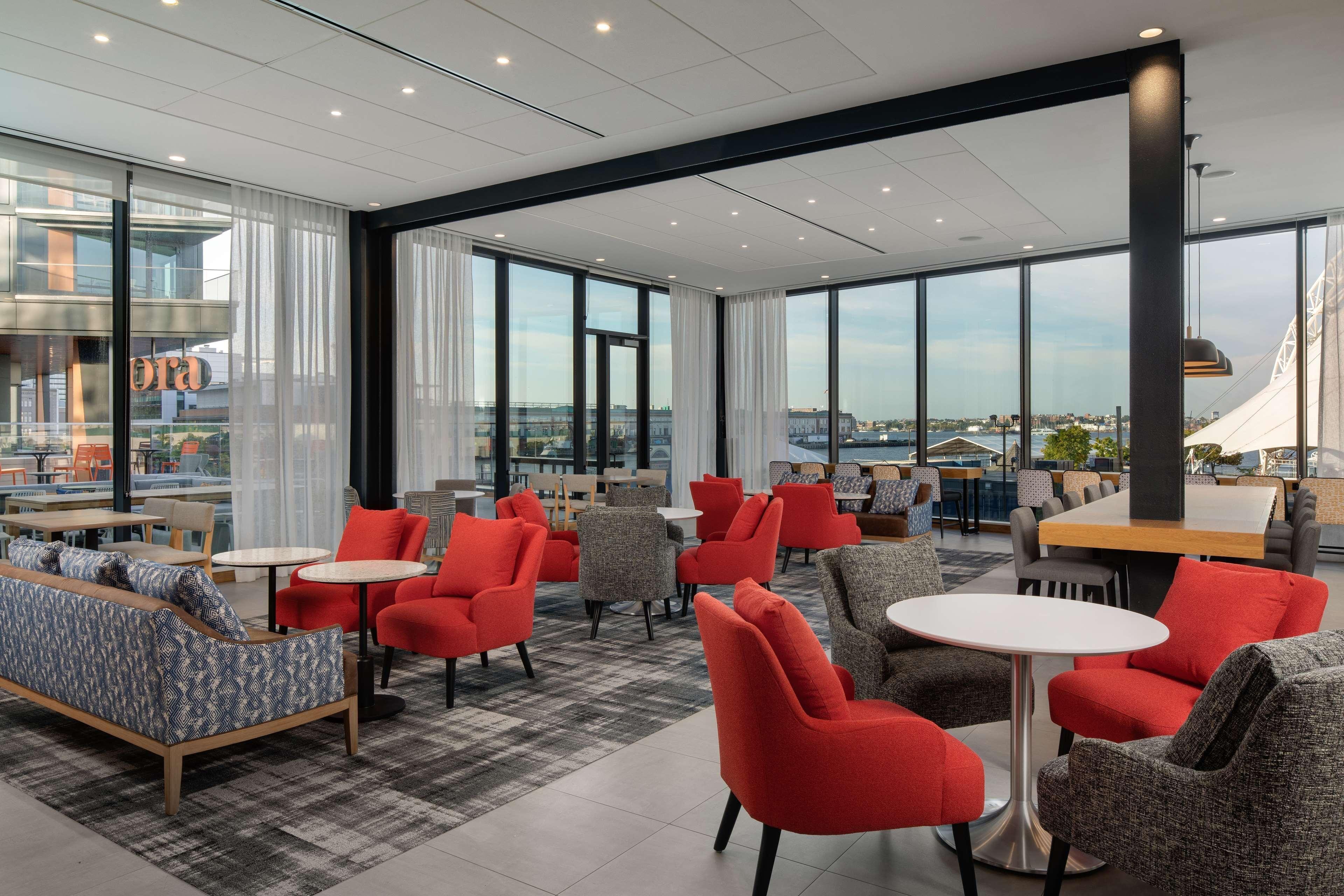 Hyatt Place Boston/seaport District 3*