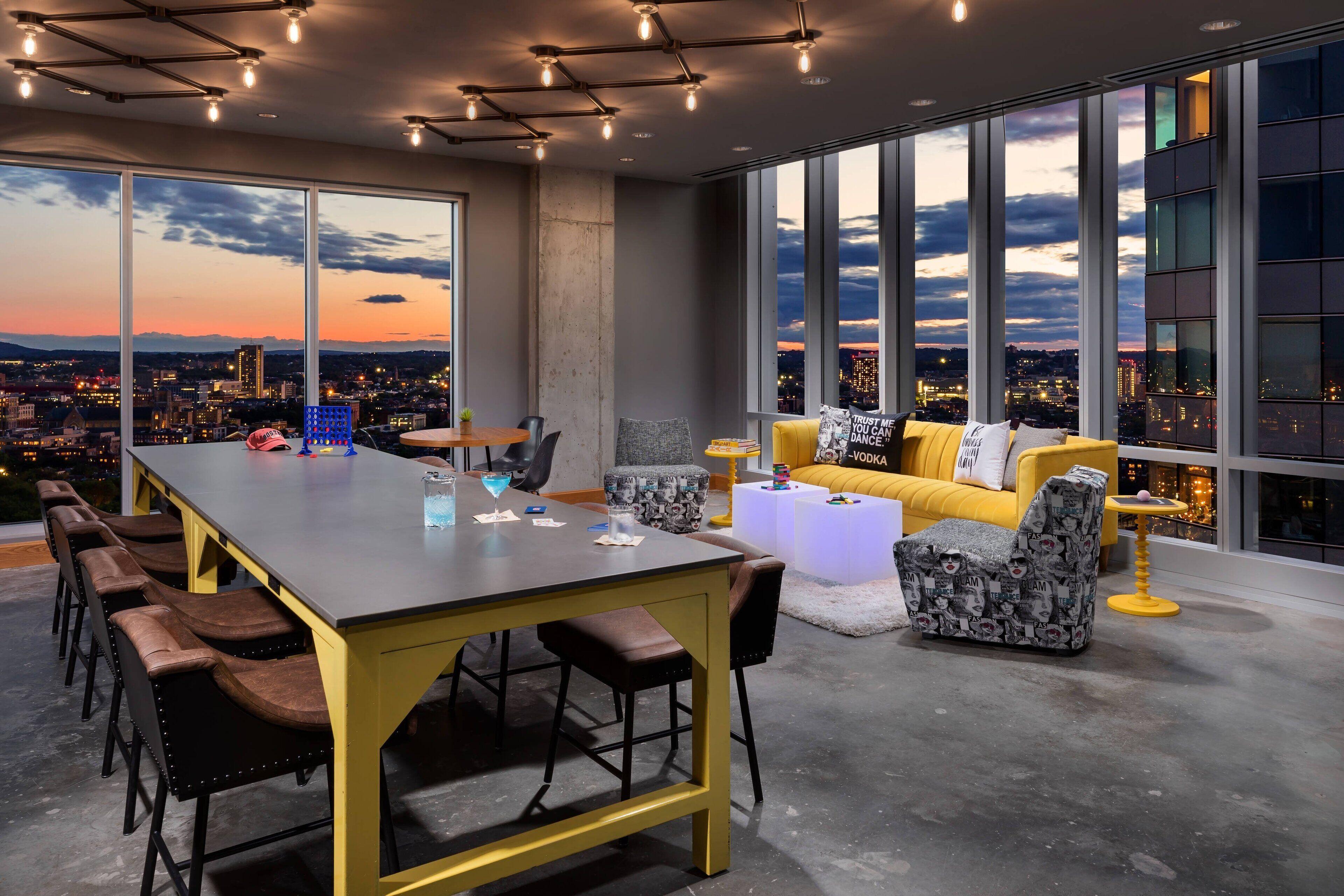 Moxy Downtown Hotel 3*