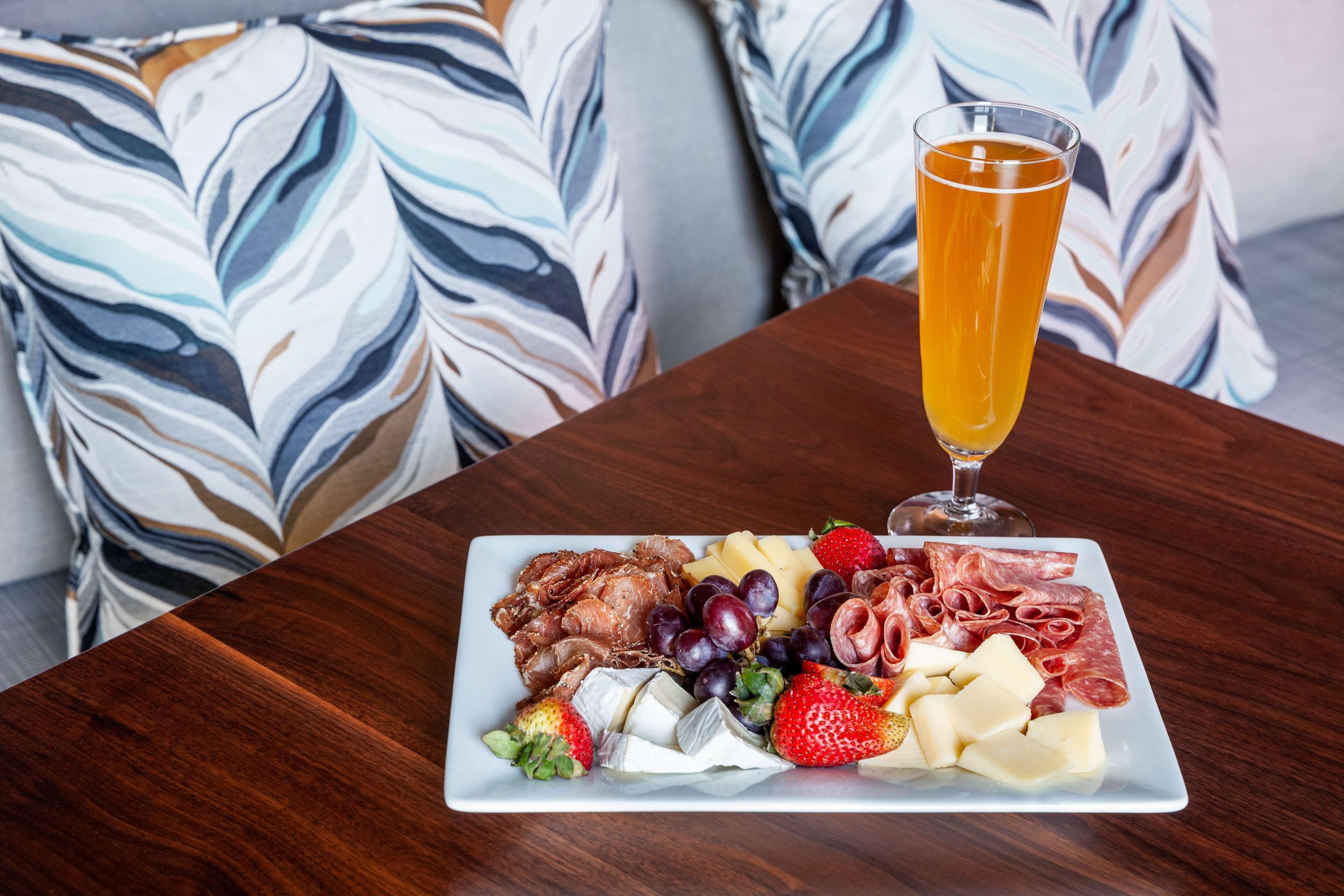 Homewood By Hilton Seaport District Hotel 3*