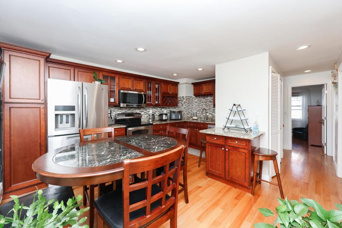 Apartment Eastie Roomy 3br With Easy And Airport Access Boston