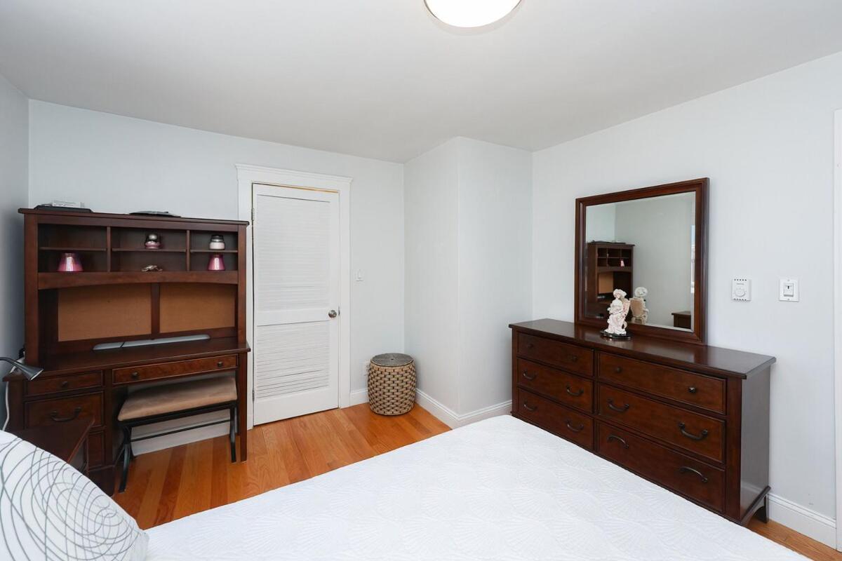 Eastie Roomy 3br With Easy And Airport Access Apartment *