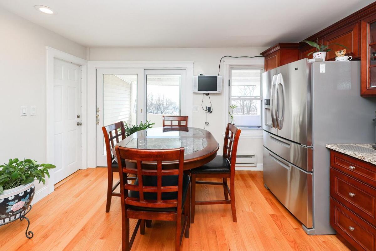 Apartment Eastie Roomy 3br With Easy And Airport Access