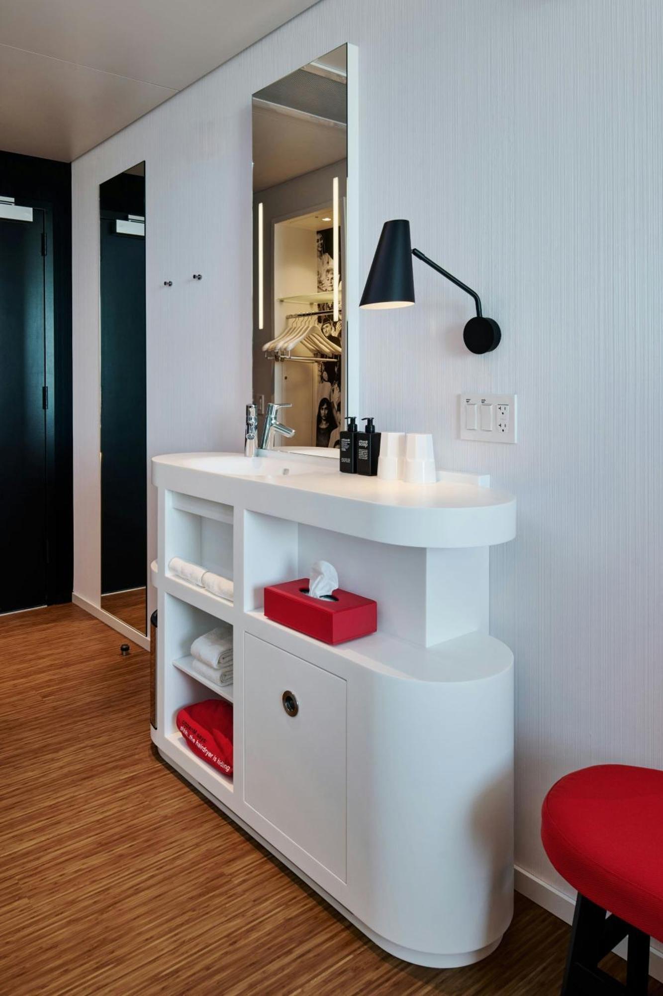 Citizenm Back Bay Hotel 4*