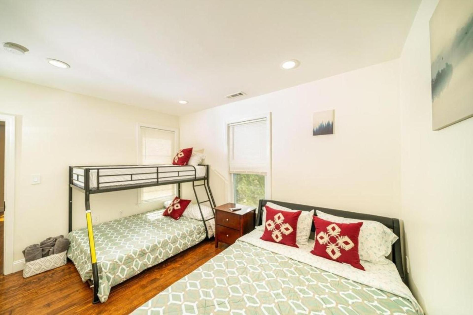Apartment 988 - 2 4br Cozy Getaway Near Geneva Cliffs