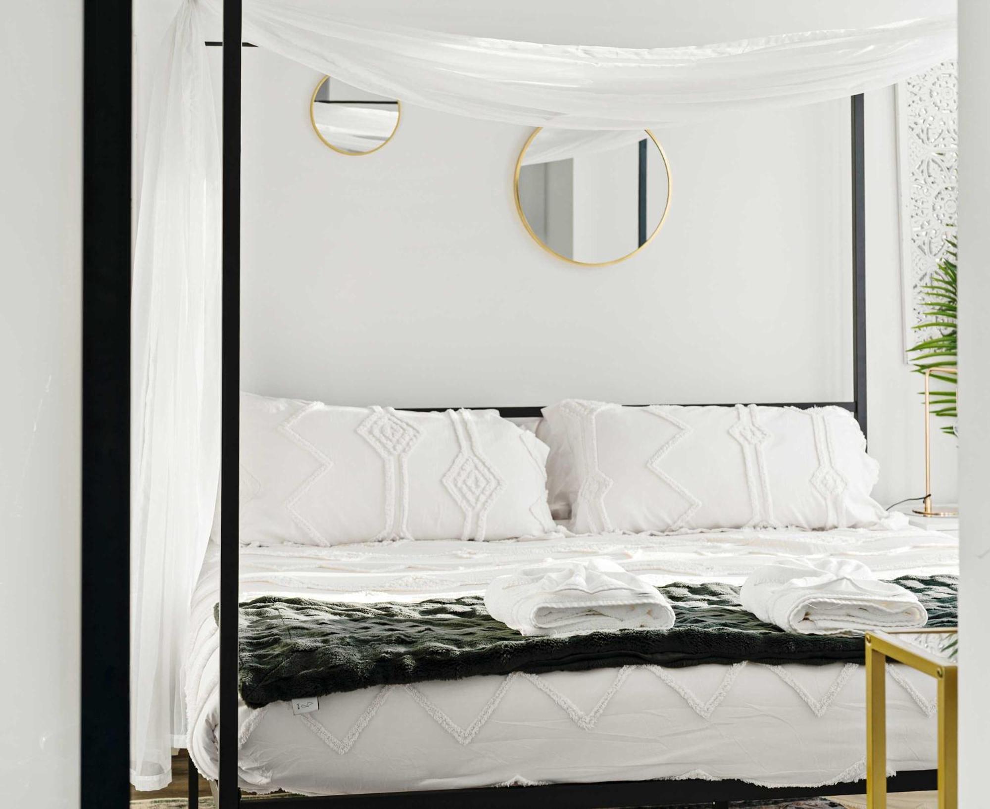 Family Fun In Rooftop Pool & Views