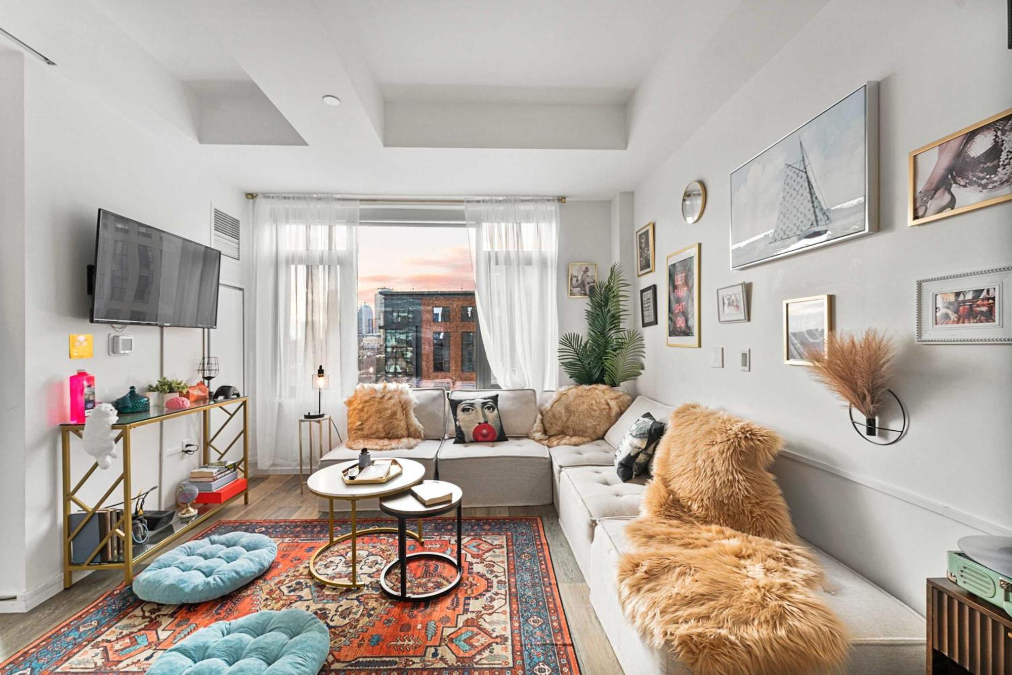 Family Fun In Rooftop Pool & Views Apartment