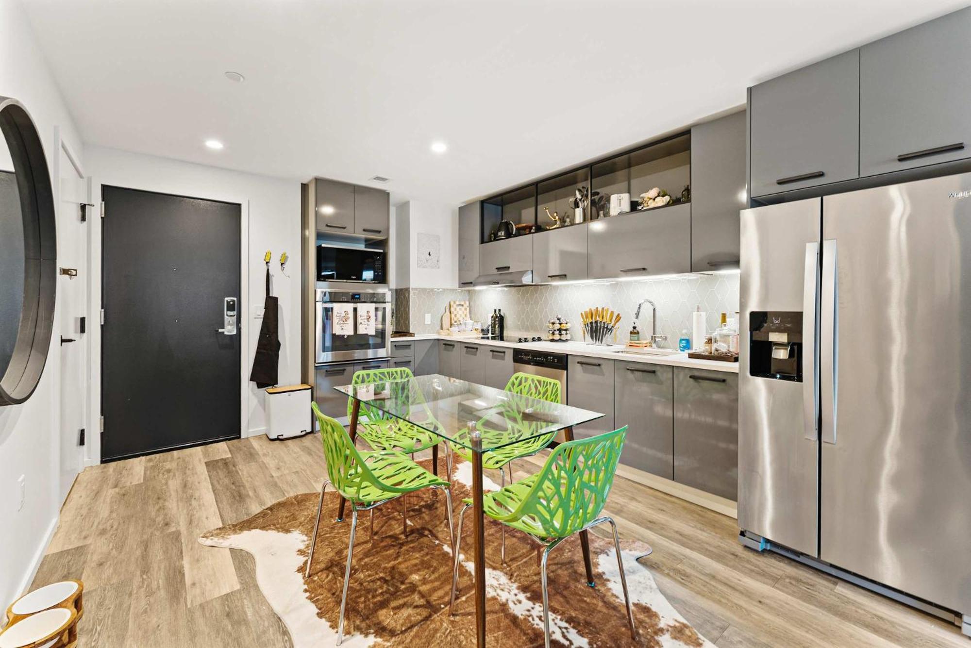 Family With Pool And Gym Lovely Apartment