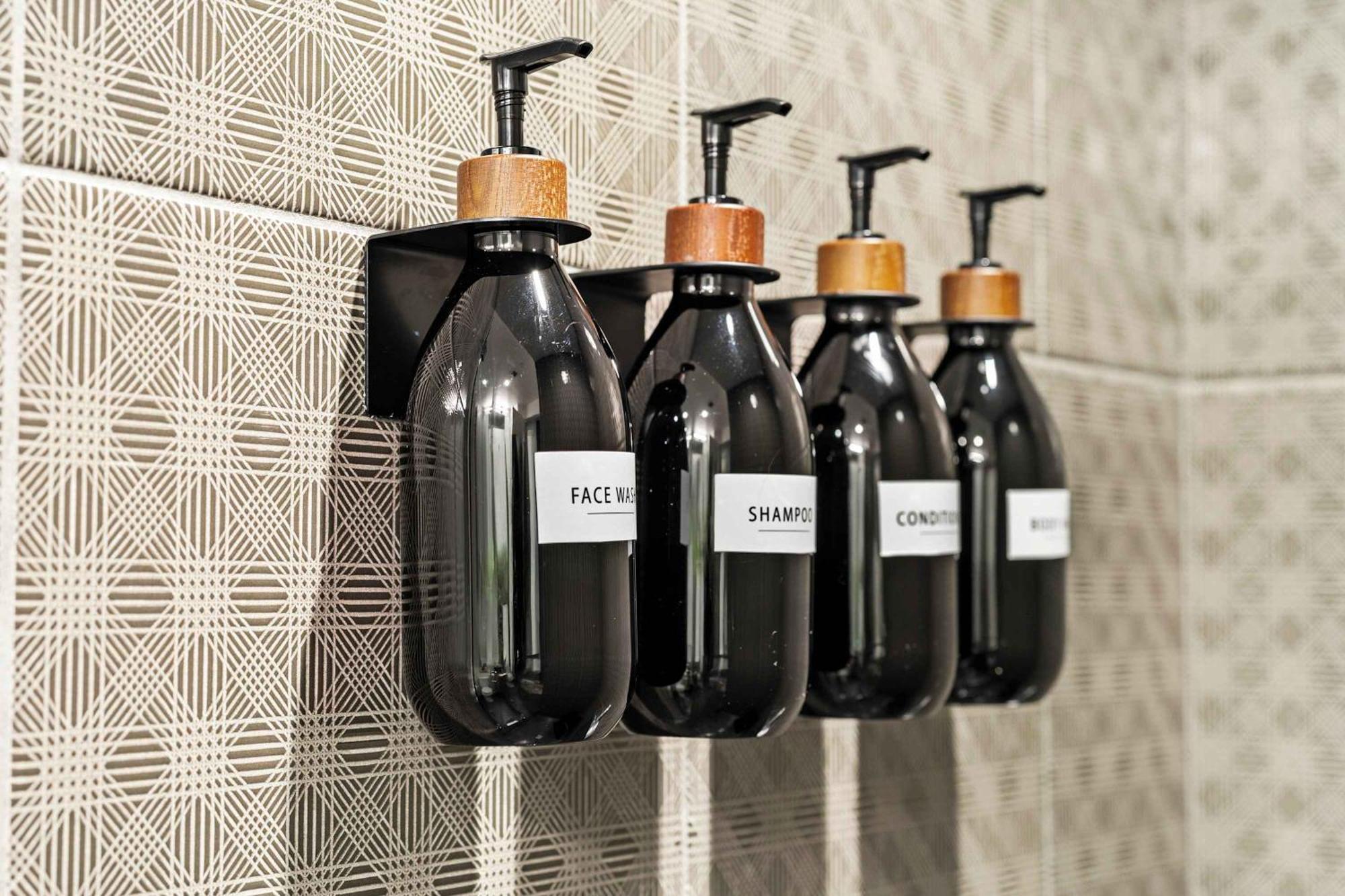 Apartment What A Gem Views And A Rooftop Pool Await *