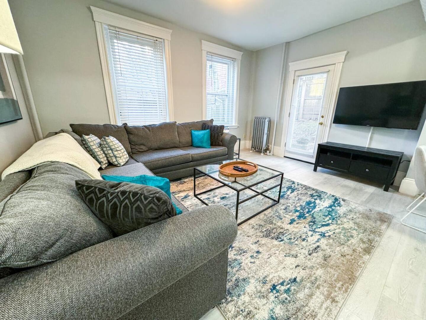 Apartment Spacious 3bed, 2bath, Near Hospitals & Transports *