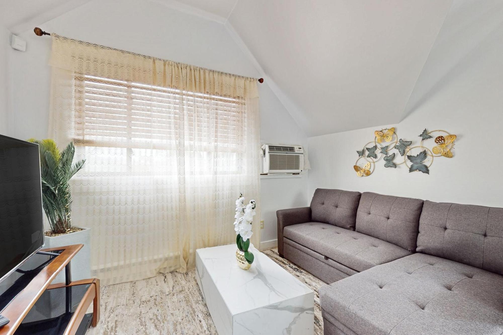 3 Mi To Franklin Park Zoo! Bright Residential