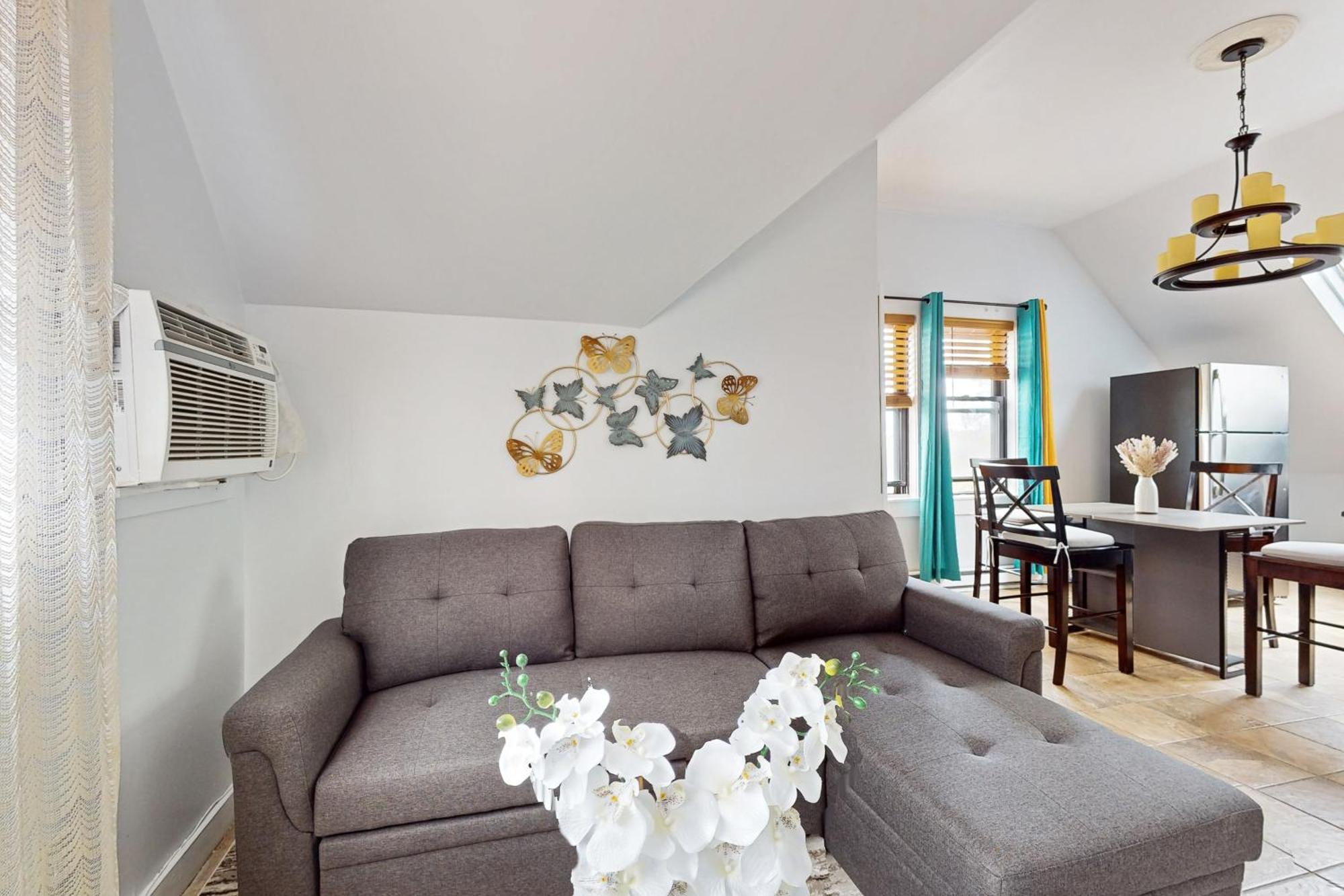 3 Mi To Franklin Park Zoo! Bright Residential Holiday home *