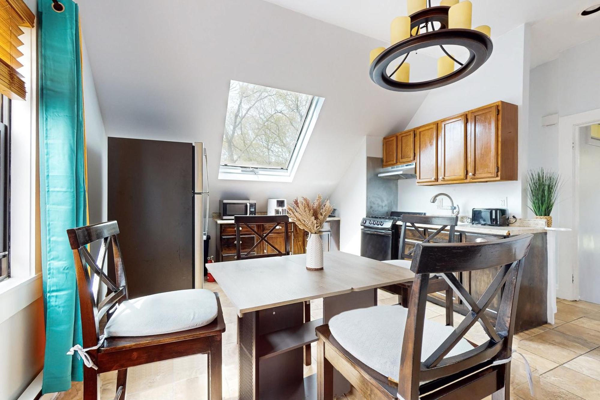 3 Mi To Franklin Park Zoo! Bright Residential *