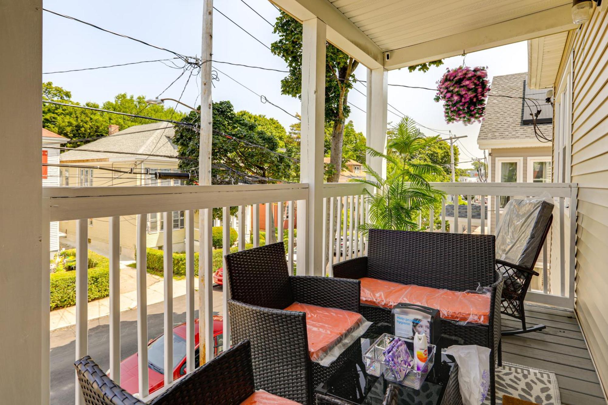 Holiday home 4,500-sq-ft Suburban By Franklin Park!