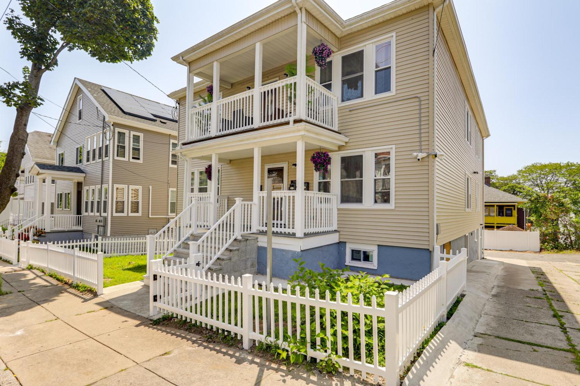 4,500-sq-ft Suburban By Franklin Park! *
