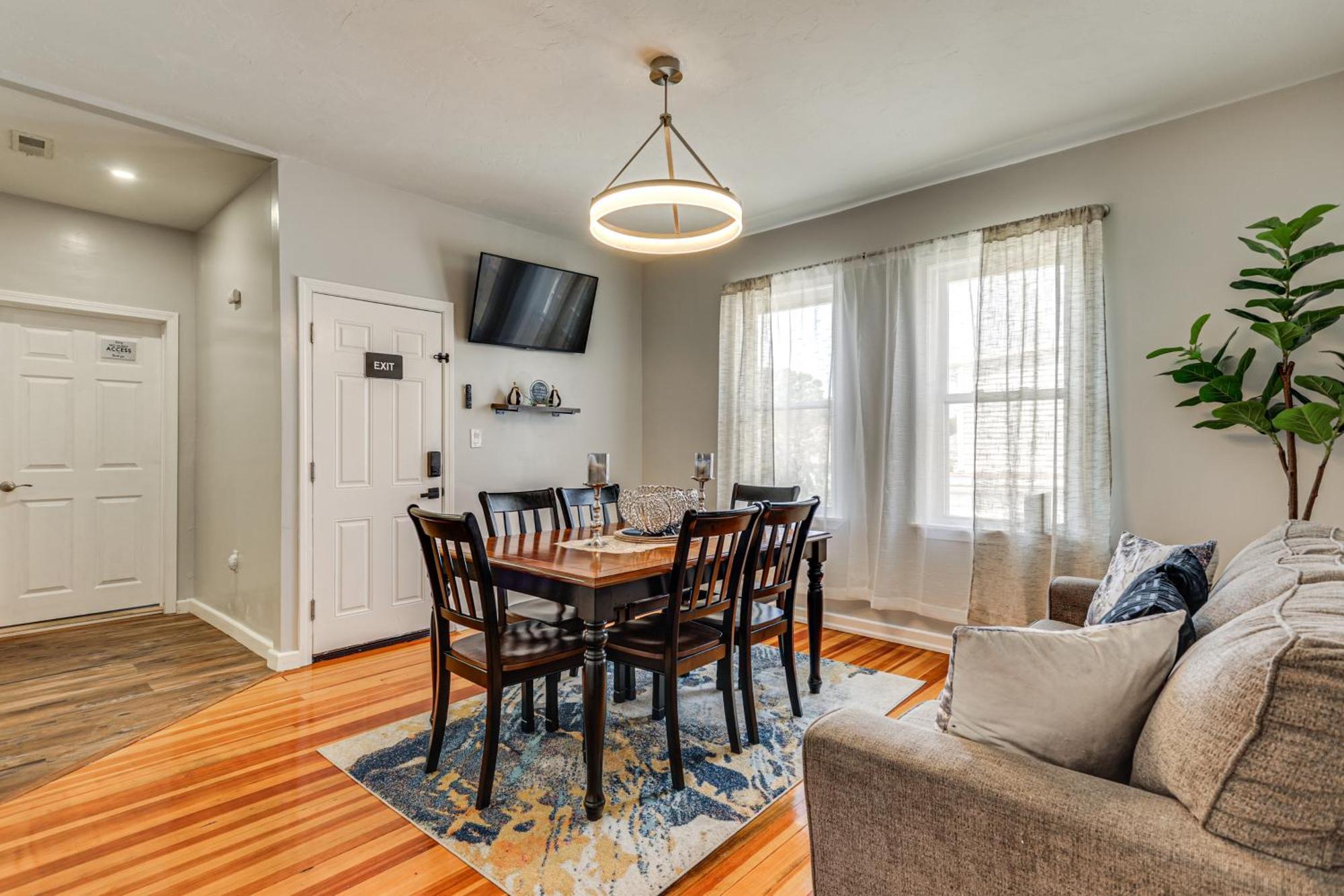 Holiday home 4,500-sq-ft Suburban By Franklin Park! Boston