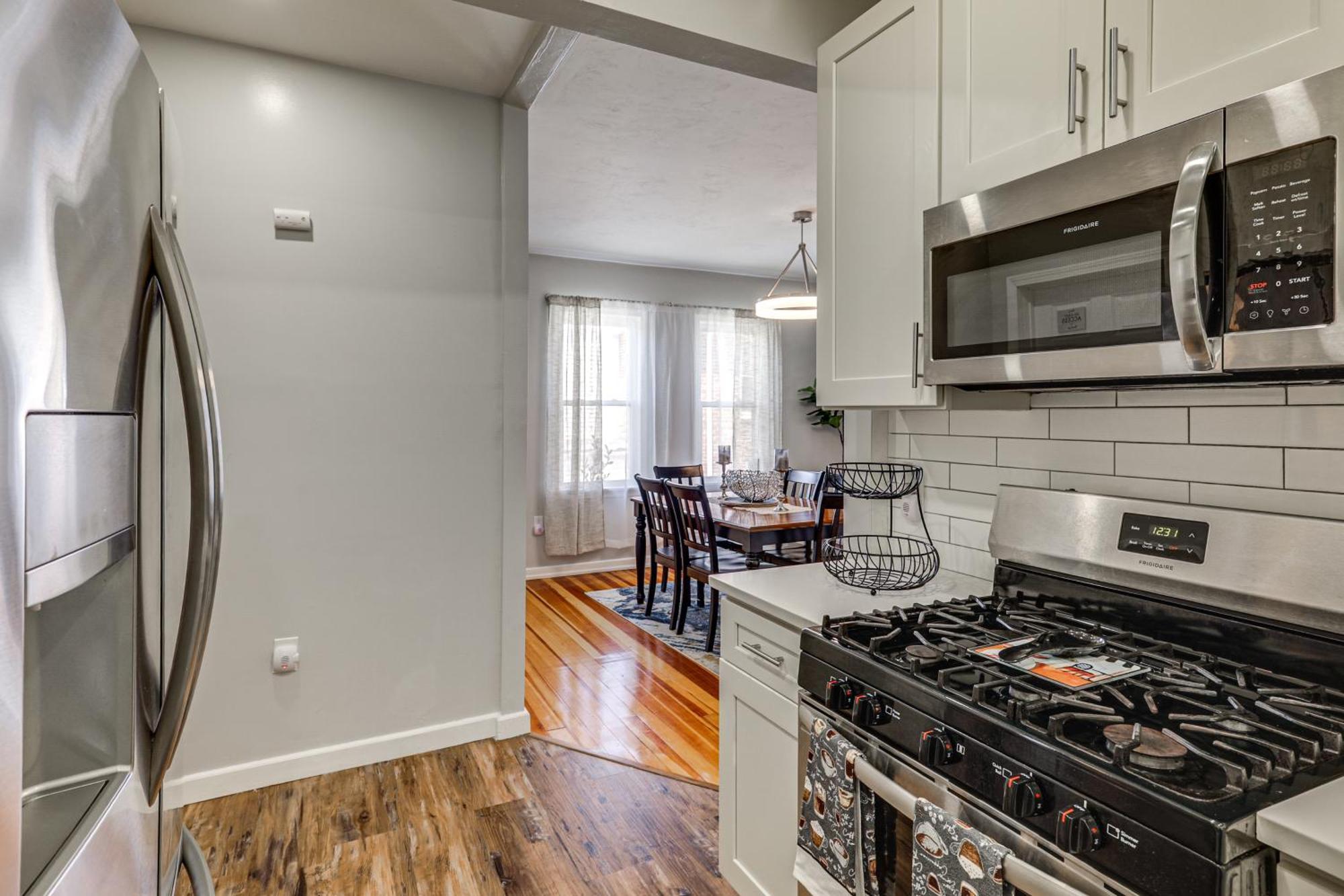 Holiday home 4,500-sq-ft Suburban By Franklin Park! *