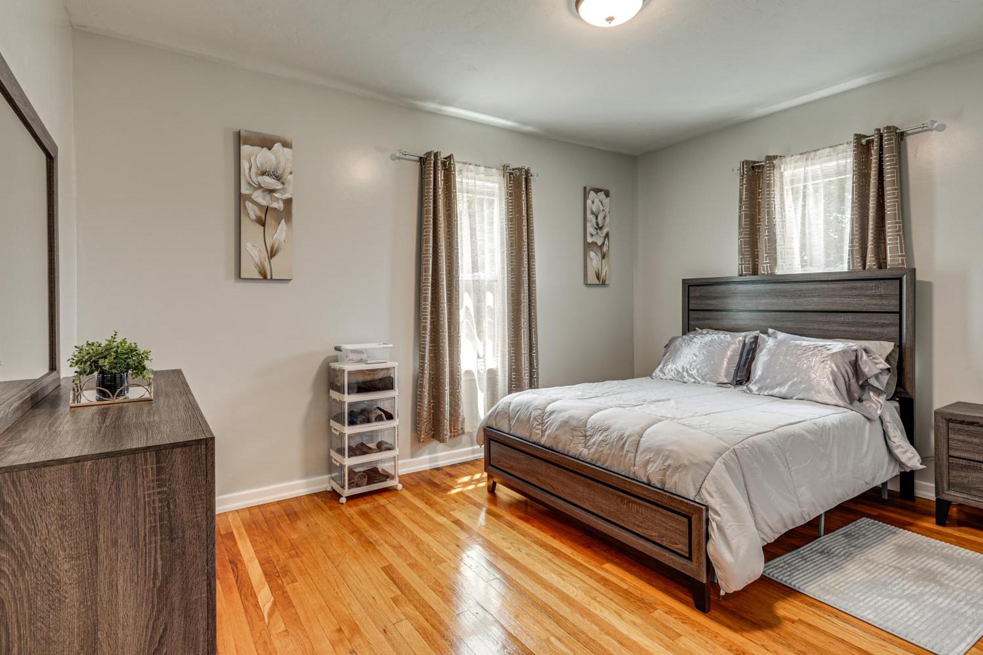 4,500-sq-ft Suburban By Franklin Park! Holiday home Boston