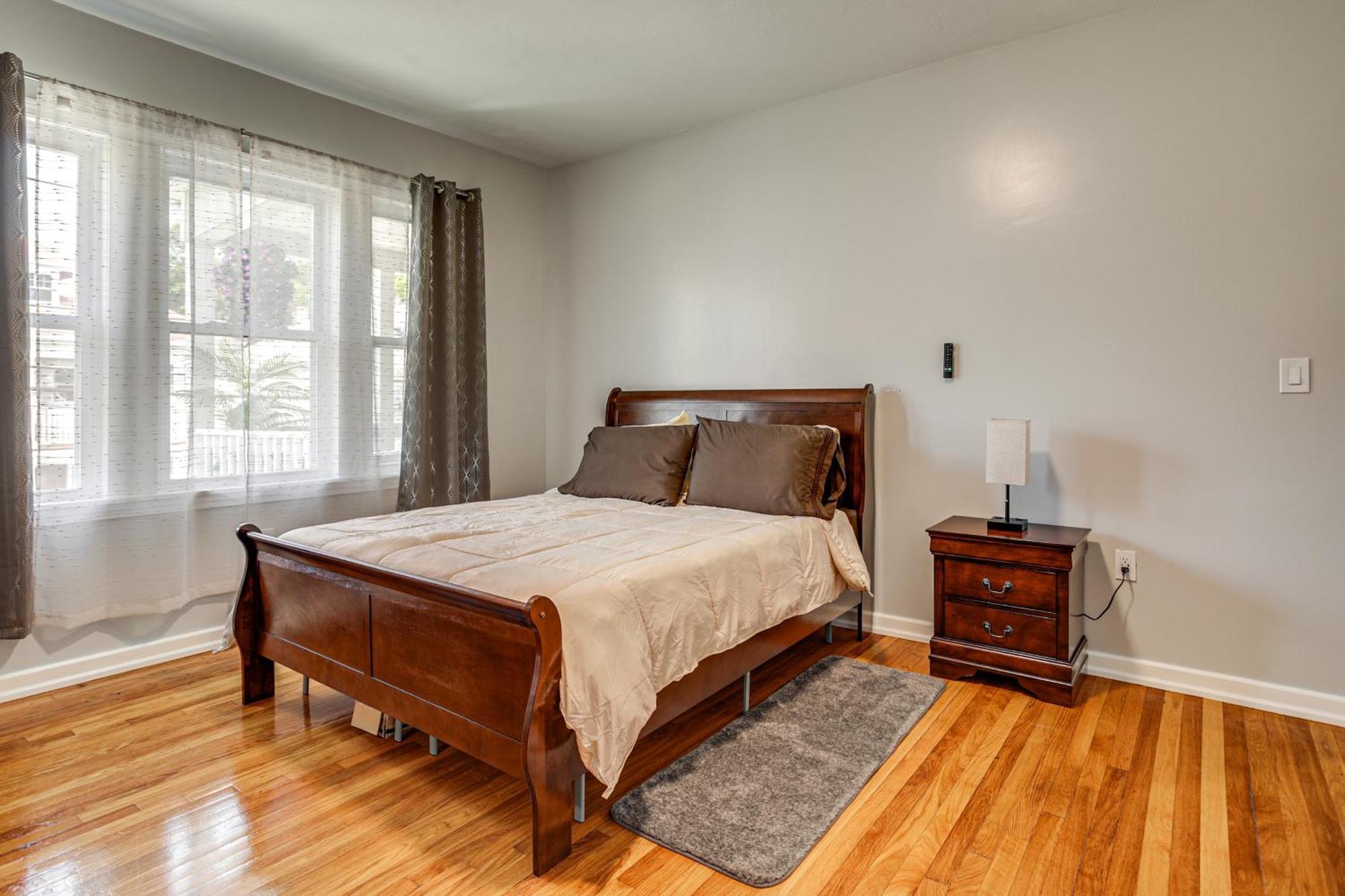4,500-sq-ft Suburban By Franklin Park! Boston