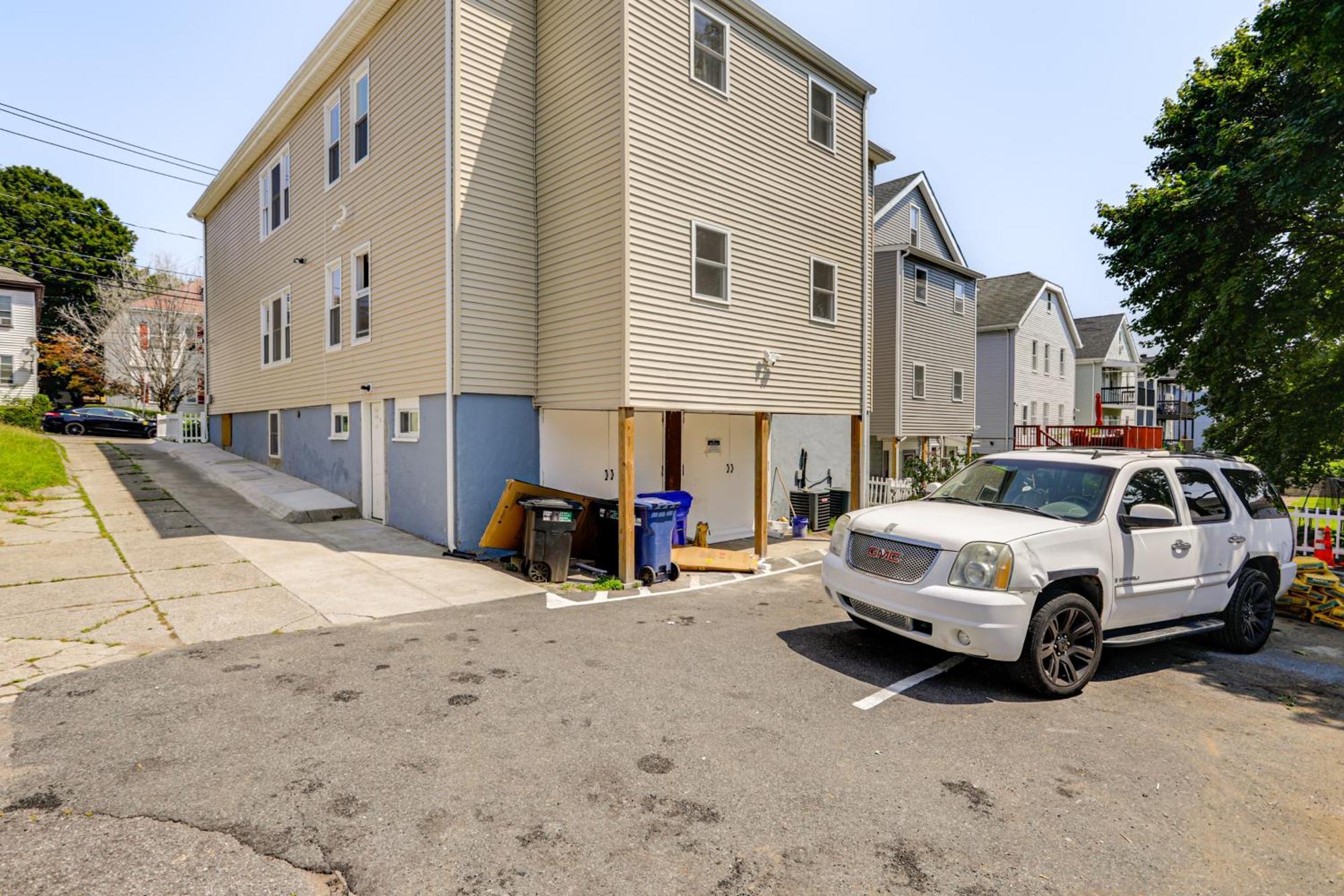 4,500-sq-ft Suburban By Franklin Park! *