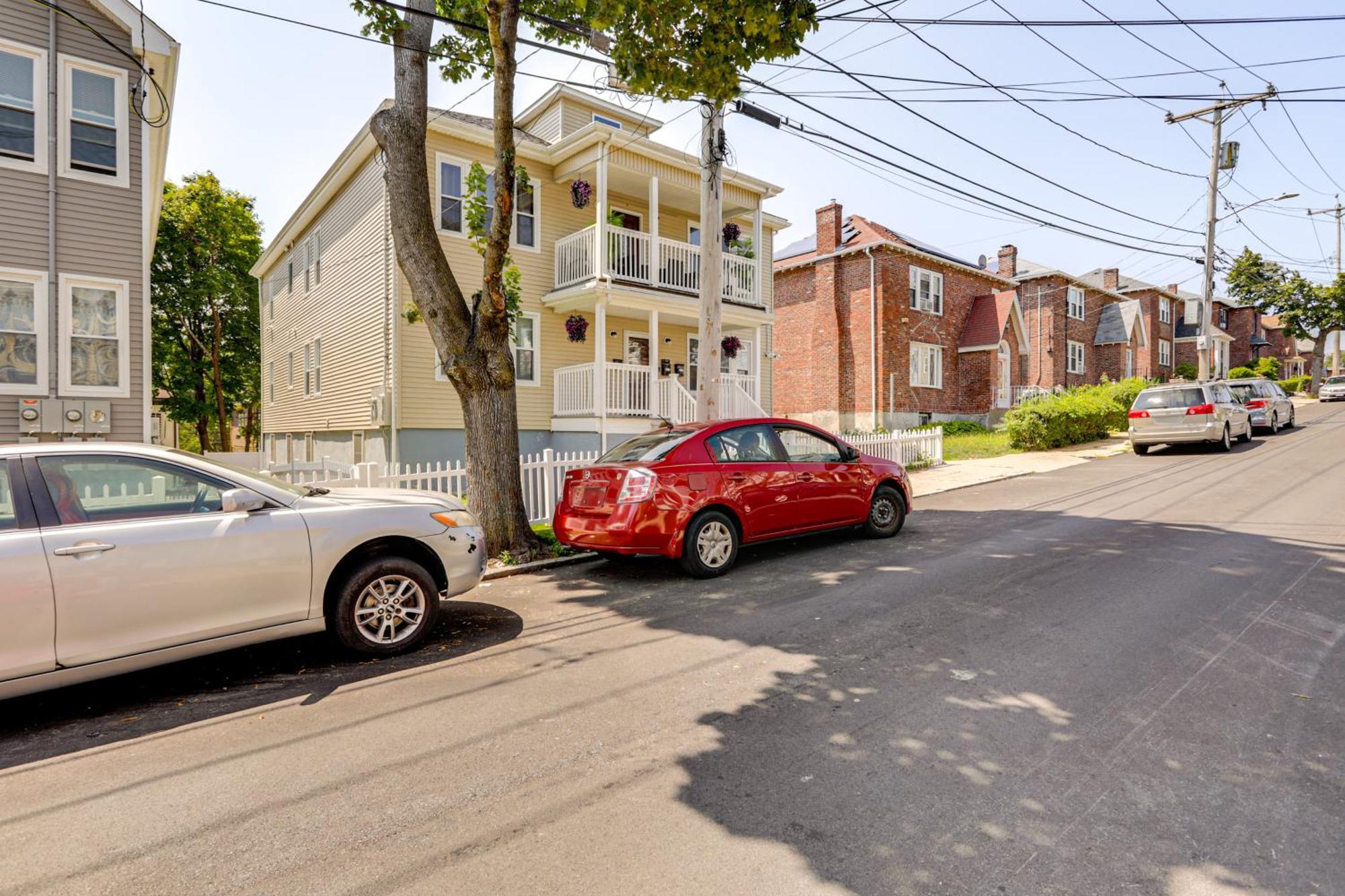 Holiday home 4,500-sq-ft Suburban By Franklin Park! *
