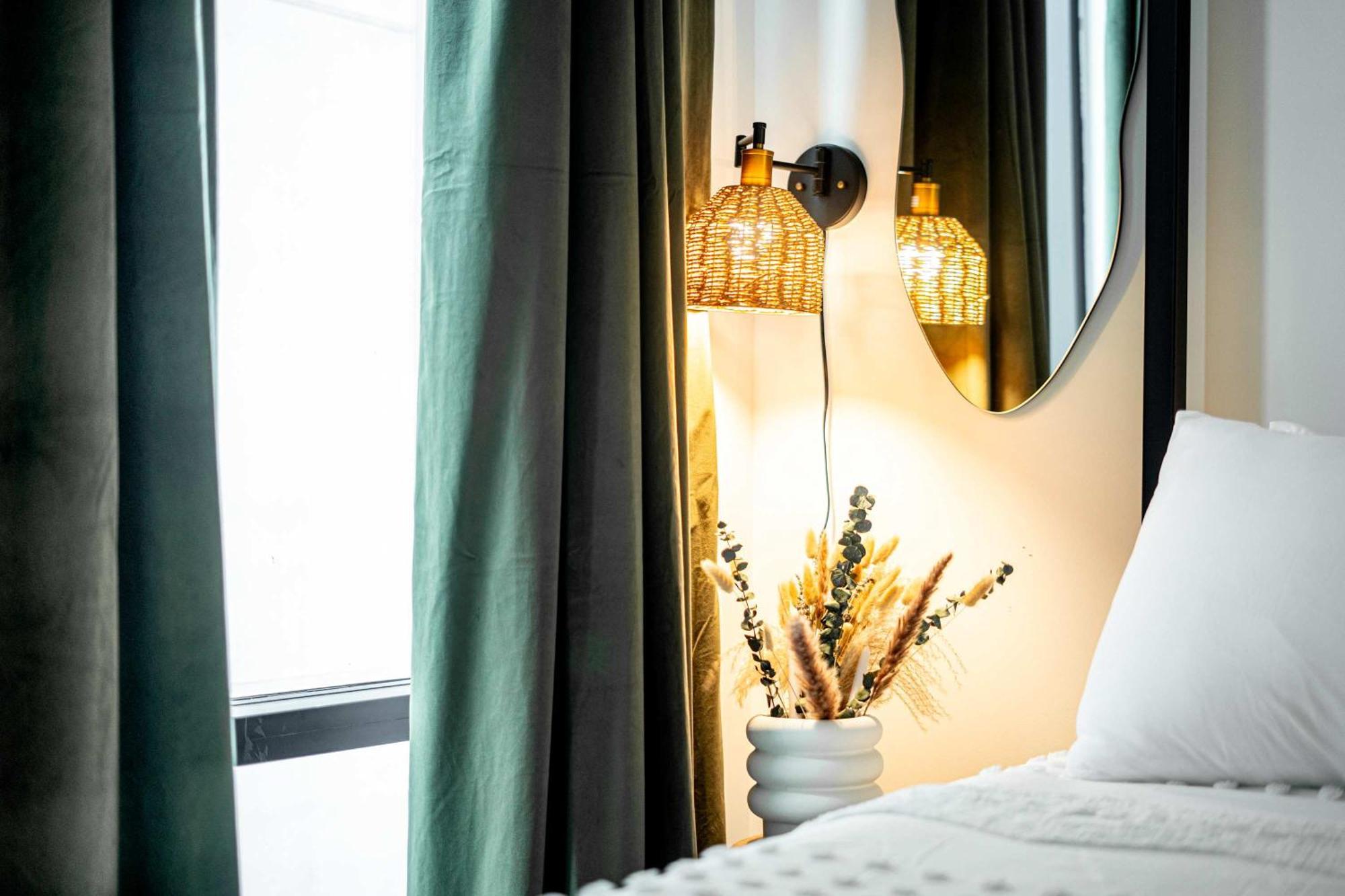 Seaport Fireplace Gym & Pool Access Apartment Boston