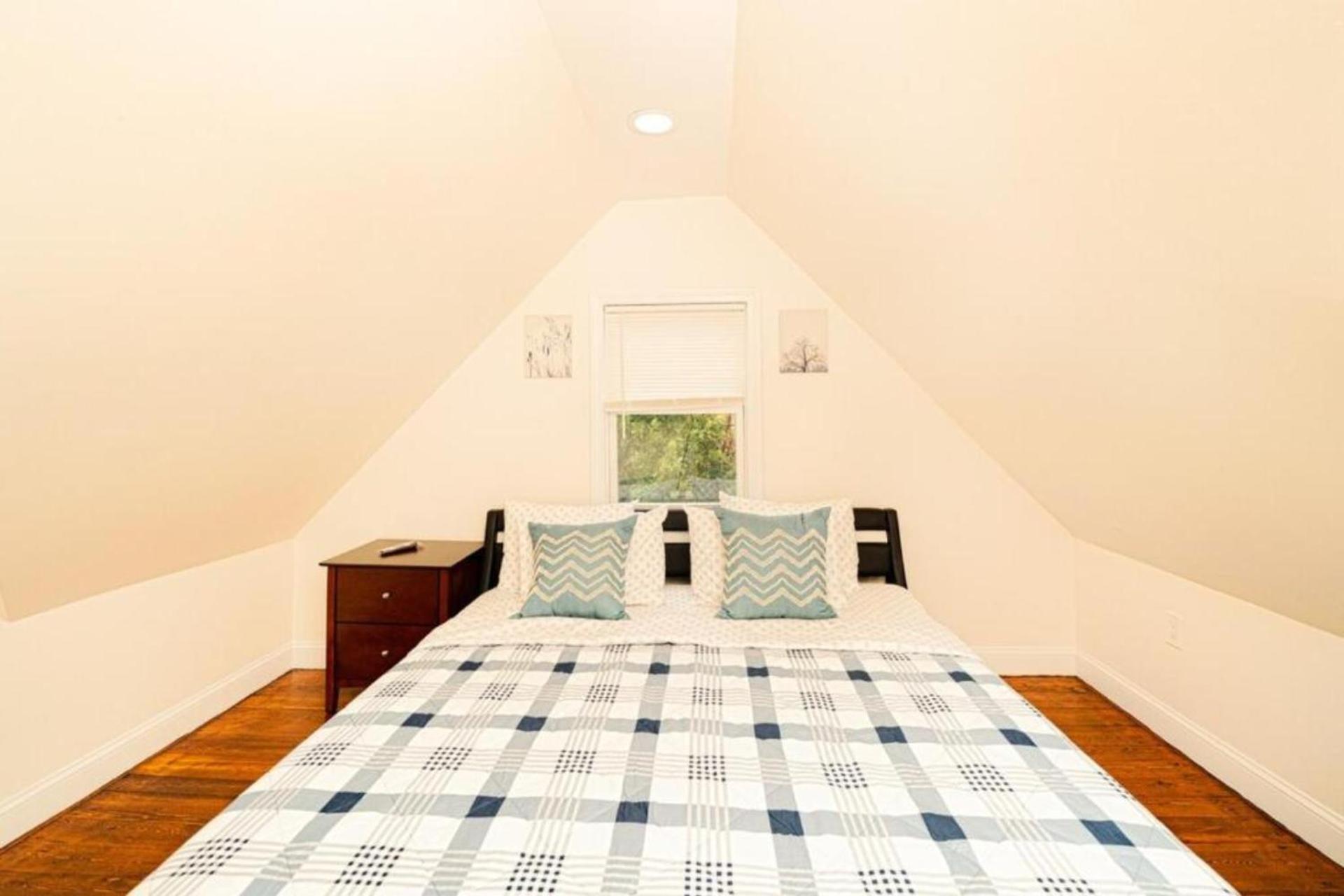 988 - 2 4br Cozy Getaway Near Geneva Cliffs Apartment Boston
