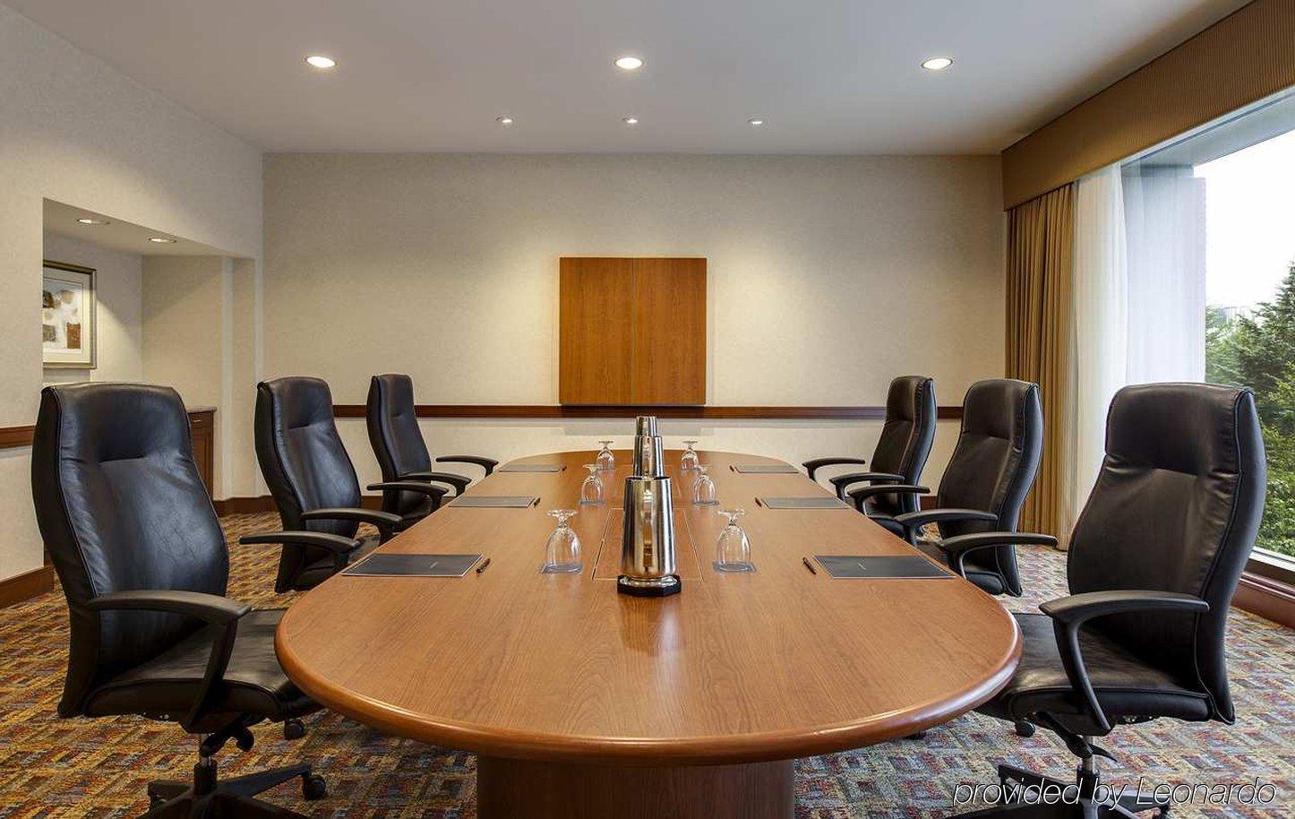 Hotel Hilton Logan Airport 4*