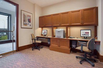 Hilton Logan Airport 4*