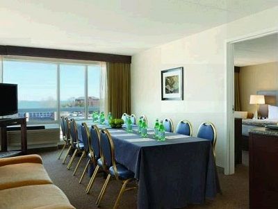 Doubletree By Hilton Bayside Hotel