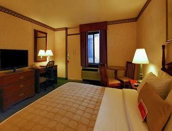 Hotel Ramada By Wyndham Boston