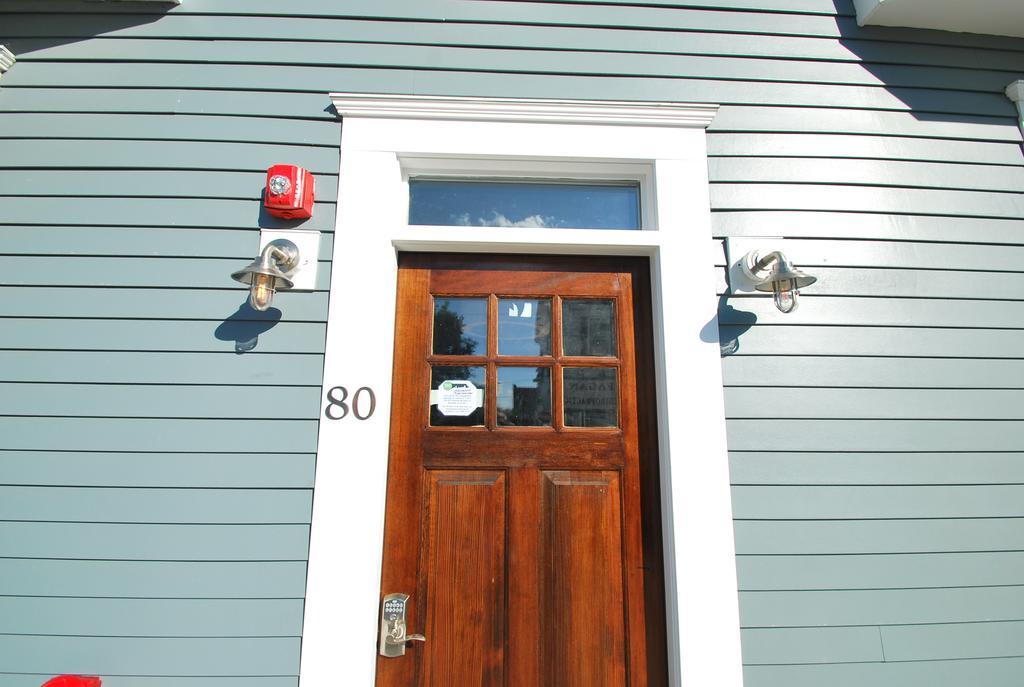 Apartment Quarters On Dot By Thatch