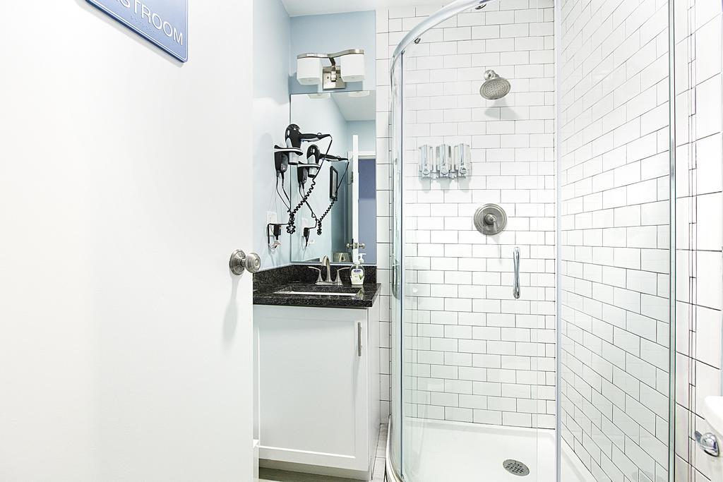 Quarters On Dot By Thatch Apartment