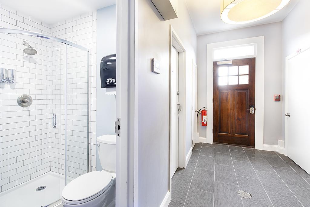 Apartment Quarters On Dot By Thatch *