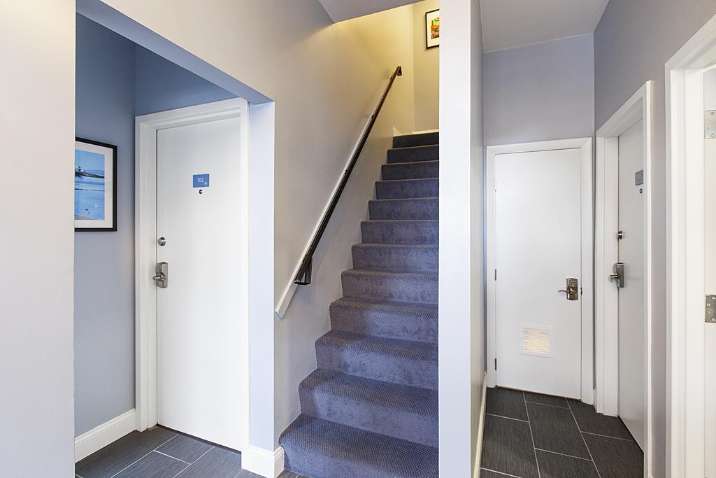 Quarters On Dot By Thatch