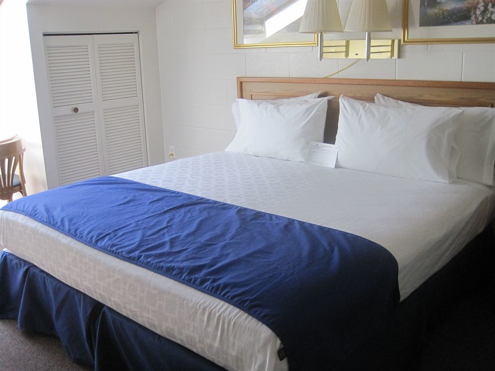 Constitution Hotel 2*