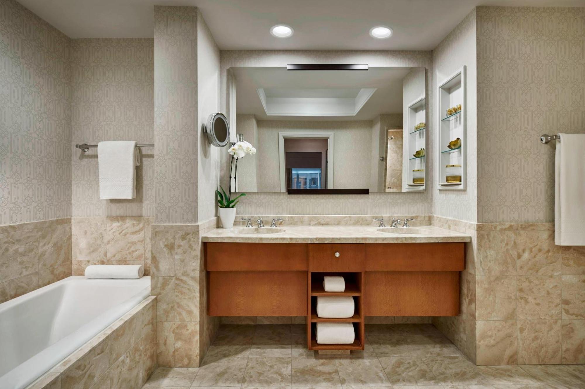 The Ritz-carlton, Hotel 5*