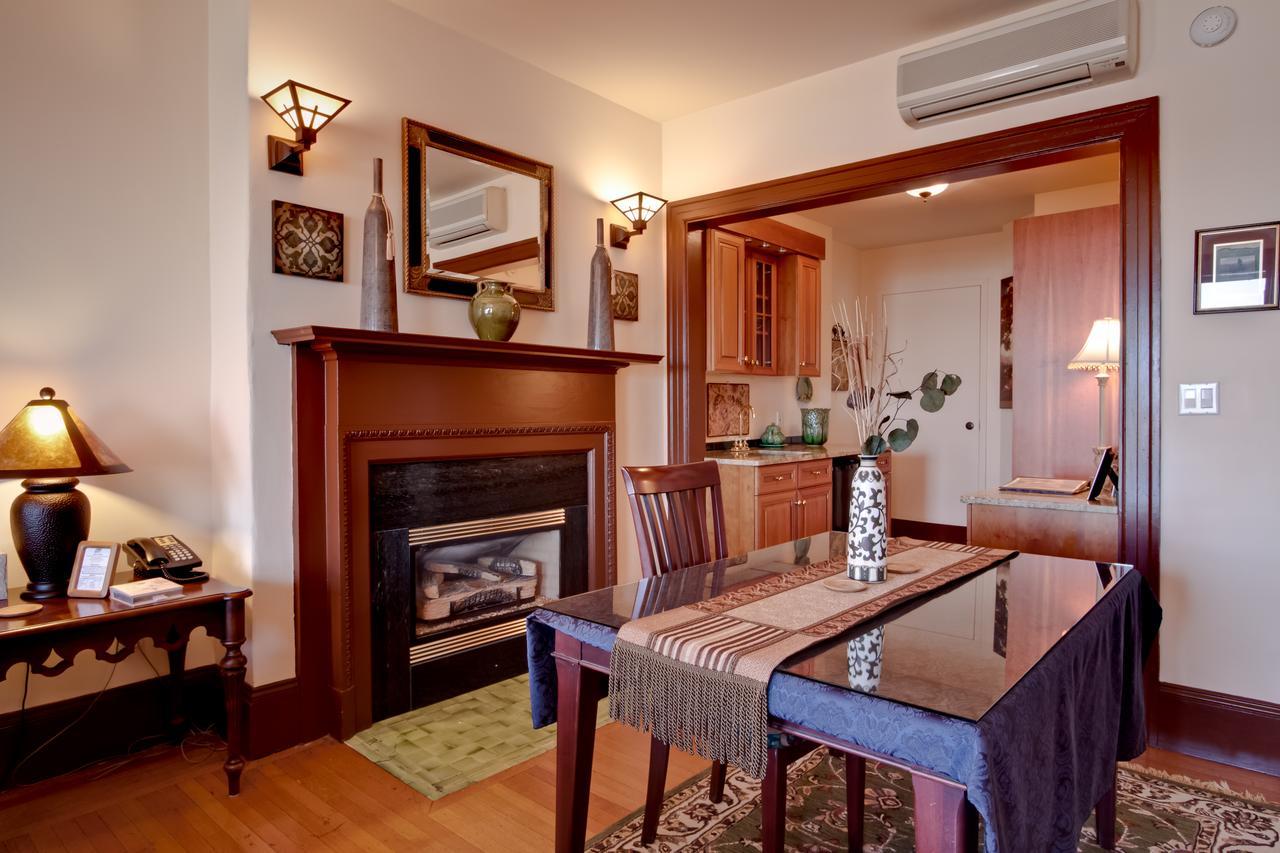The Gryphon House Couette-café 3*